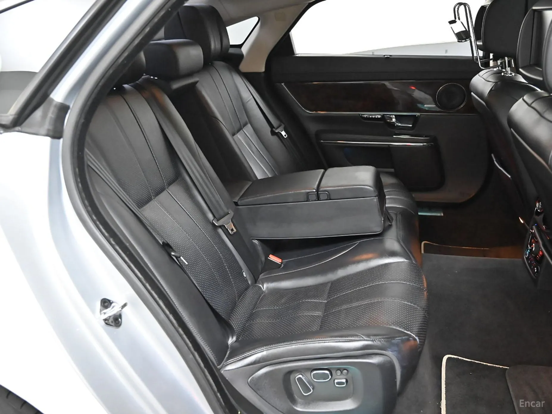 Jaguar All New XJ превью 12