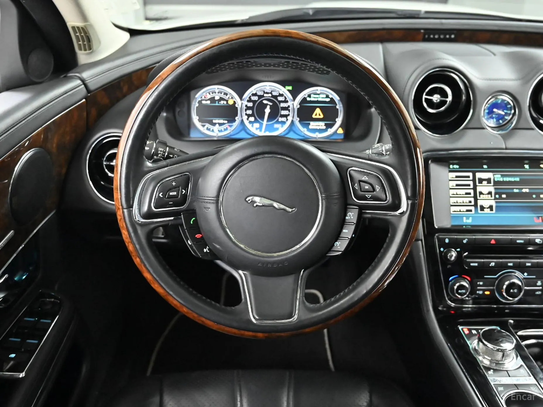 Jaguar All New XJ превью 13