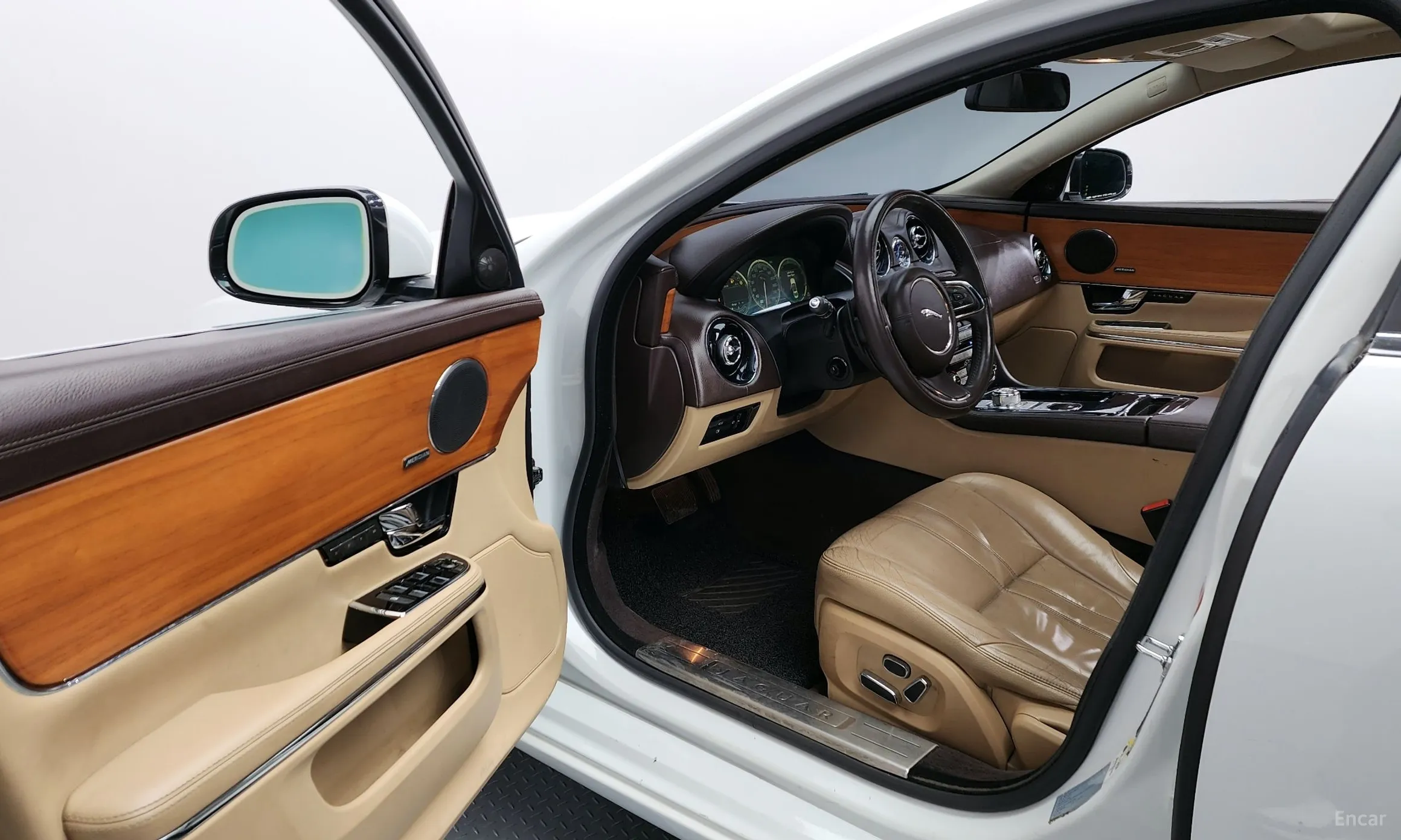 Jaguar All New XJ превью 10