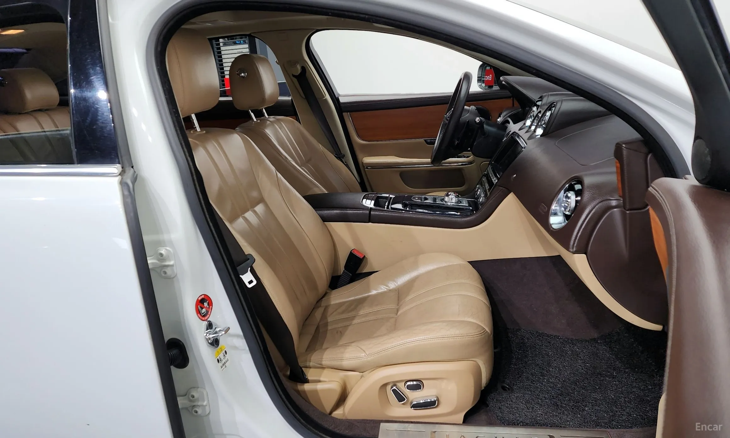 Jaguar All New XJ превью 11
