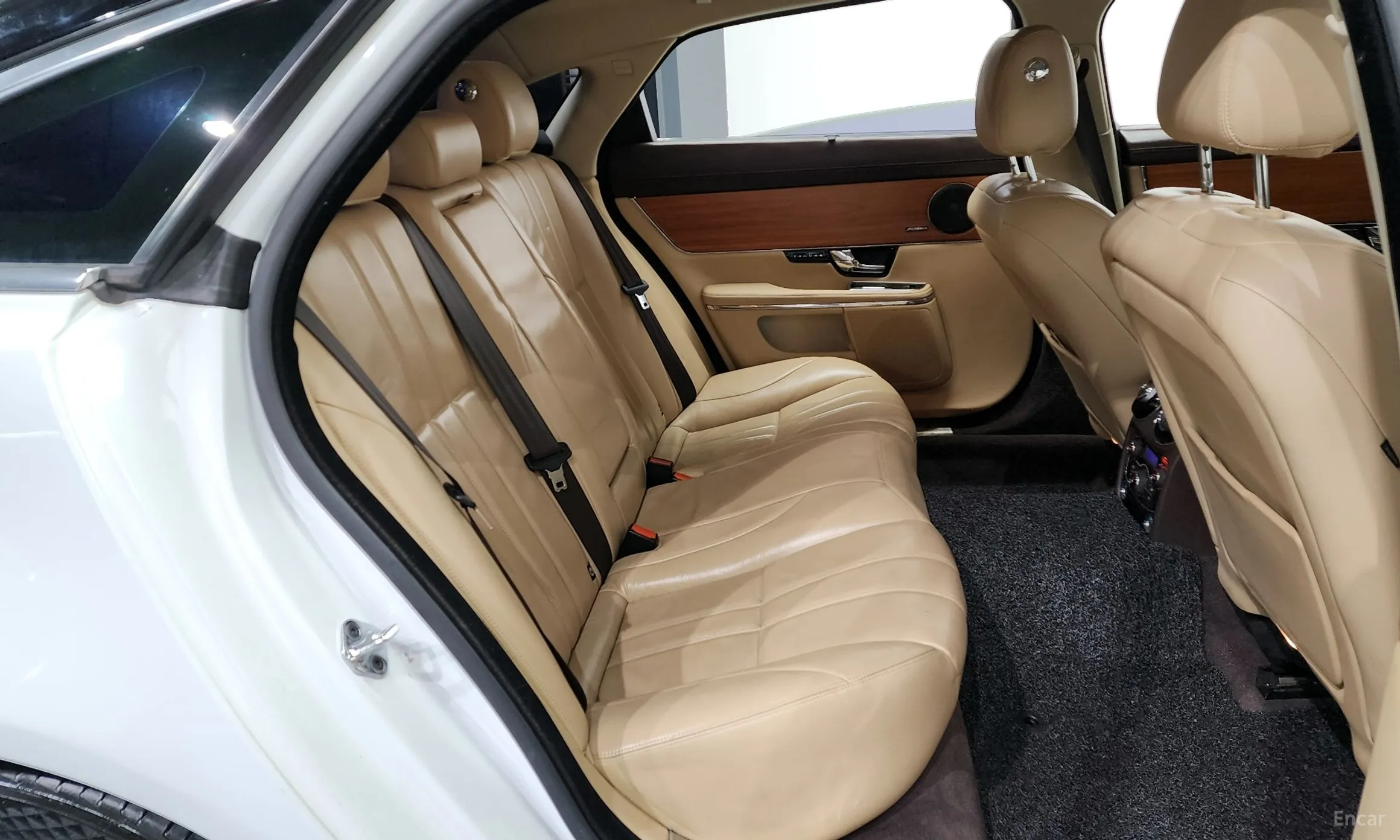 Jaguar All New XJ превью 12