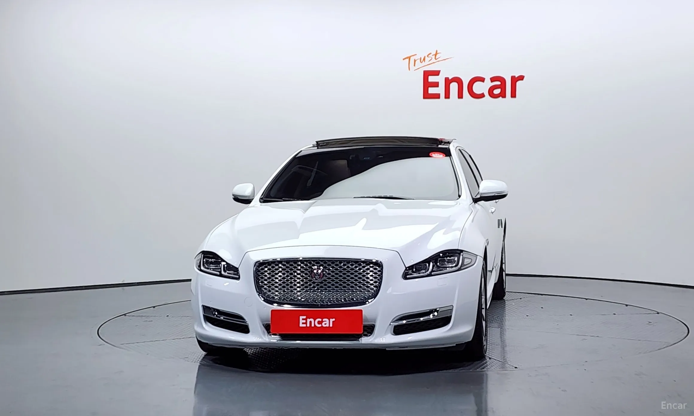 Jaguar All New XJ превью 3