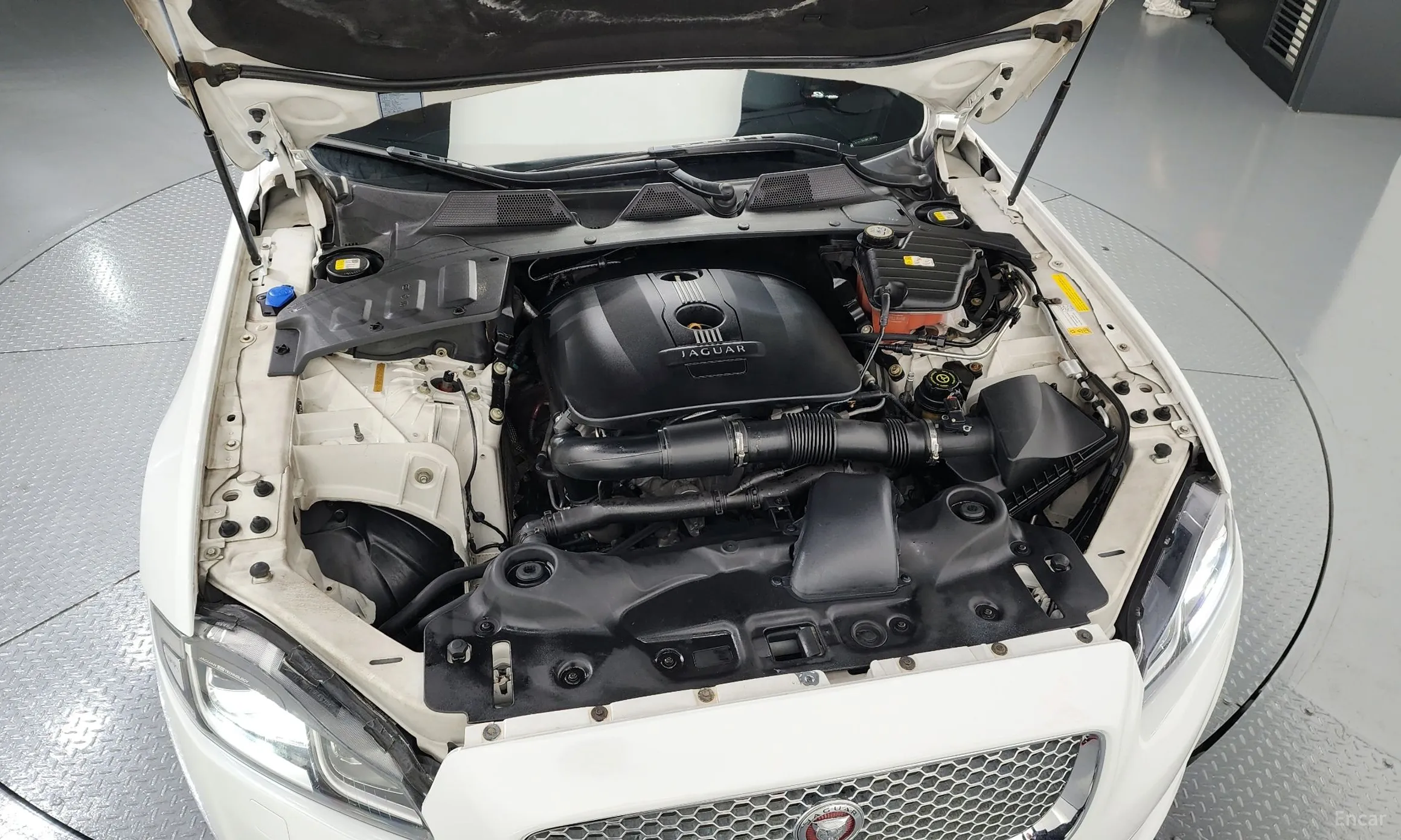 Jaguar All New XJ превью 6