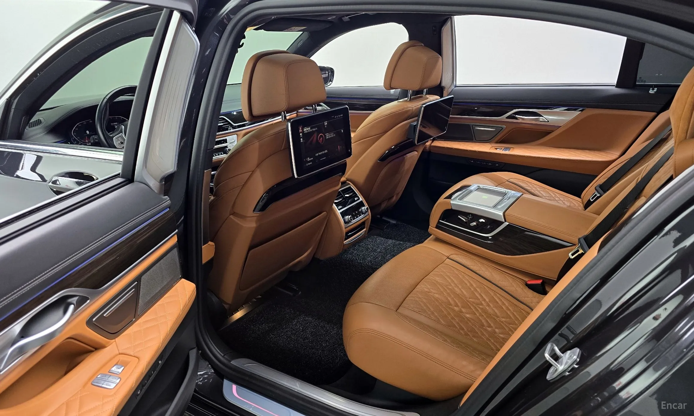 BMW 7 Series (G11) превью 11