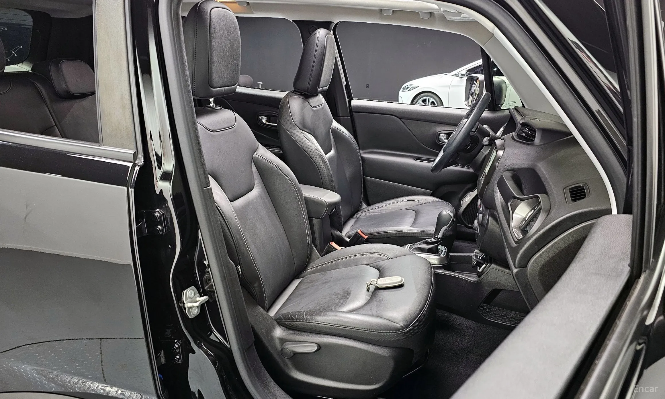 Jeep Renegade превью 10