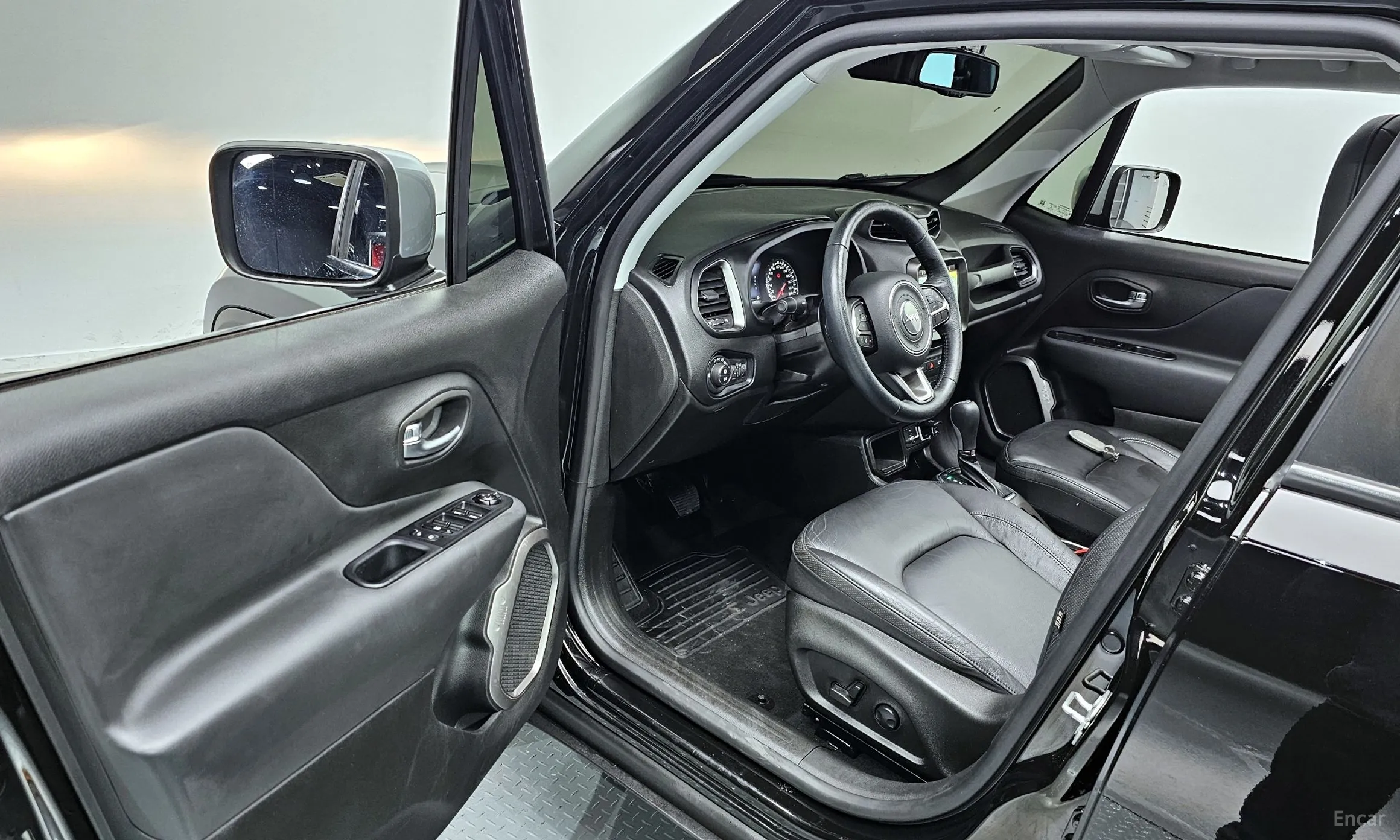 Jeep Renegade превью 11