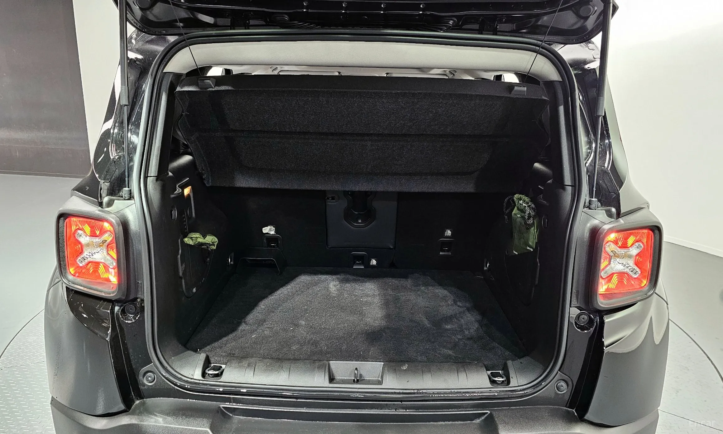 Jeep Renegade превью 13