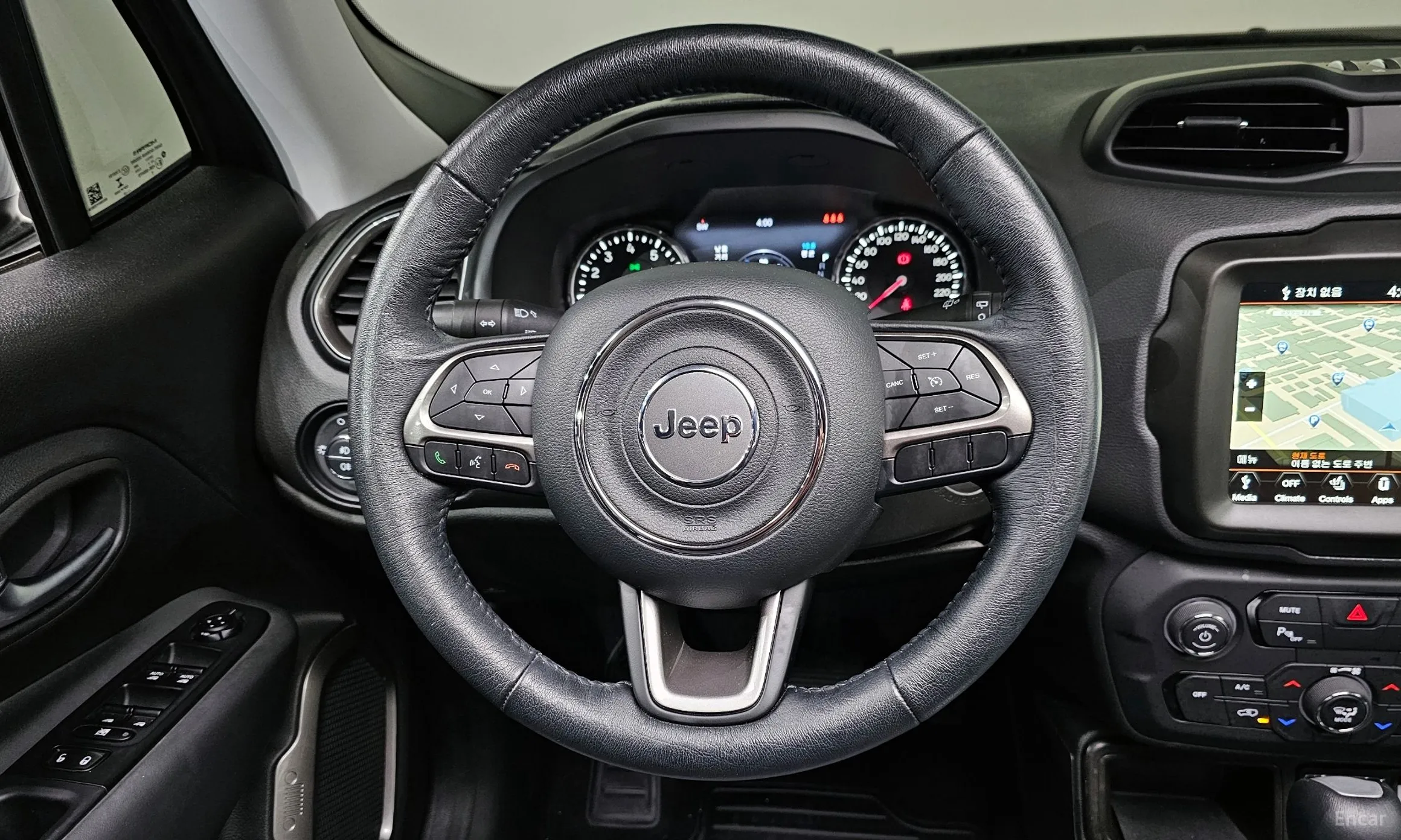 Jeep Renegade превью 14