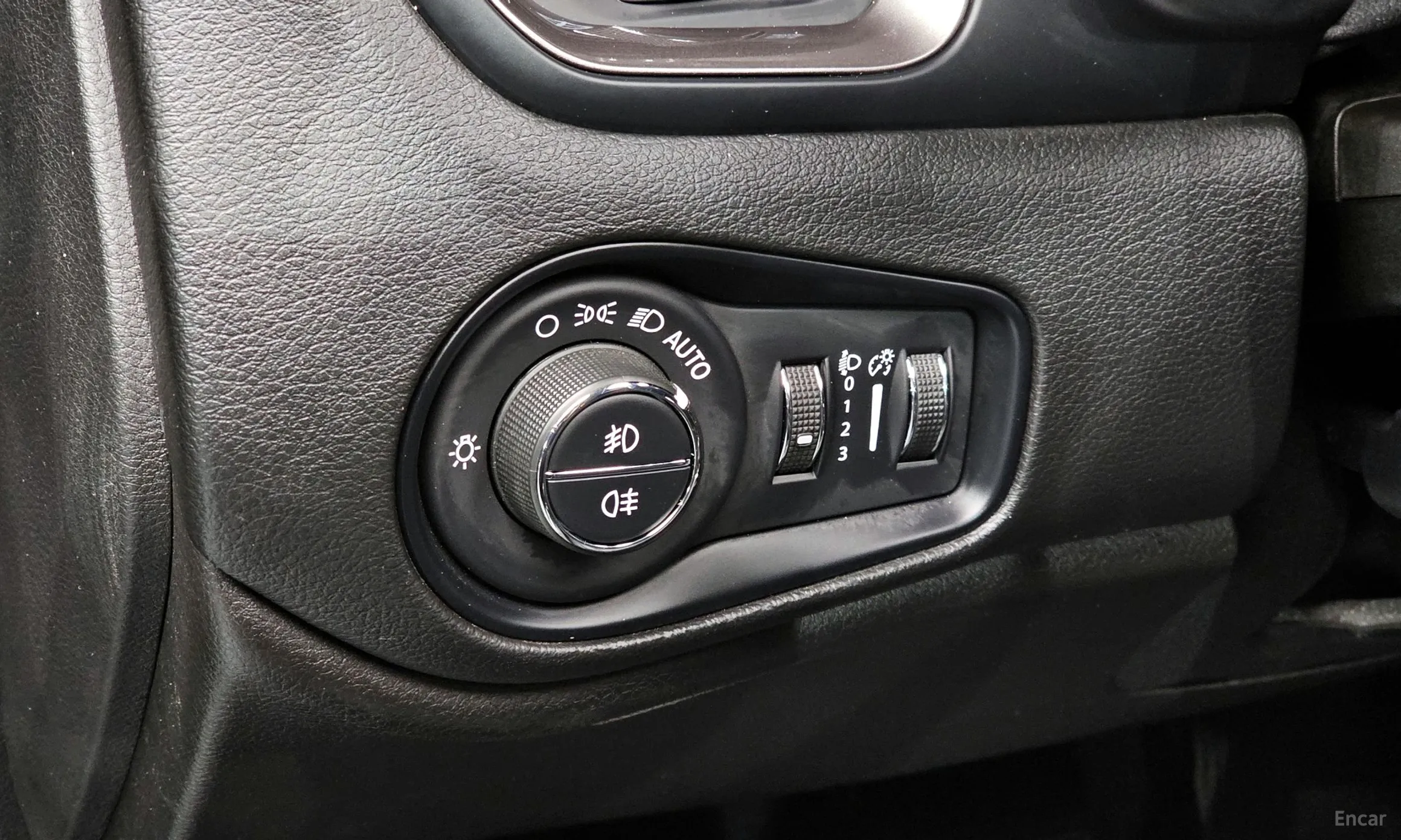 Jeep Renegade превью 15