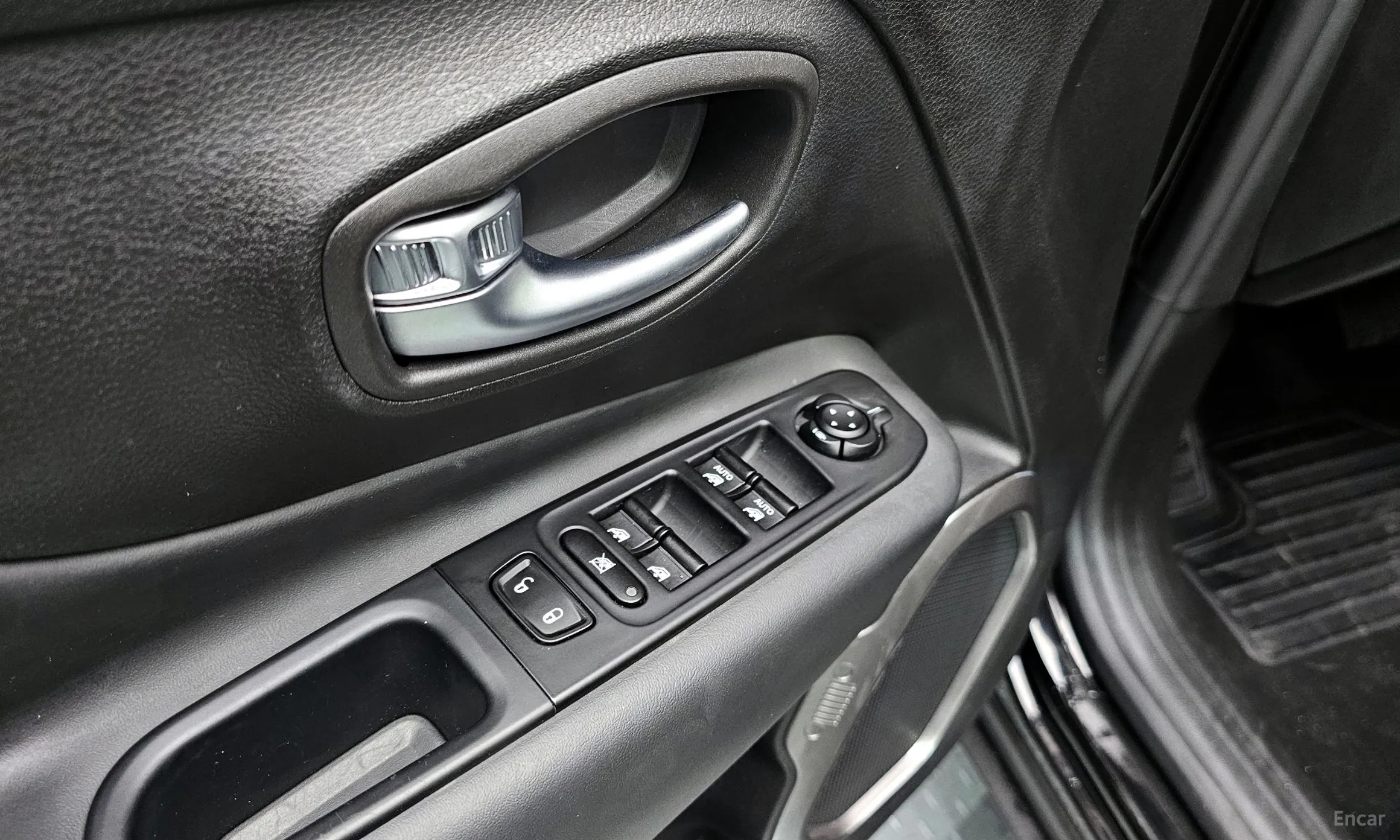 Jeep Renegade превью 18