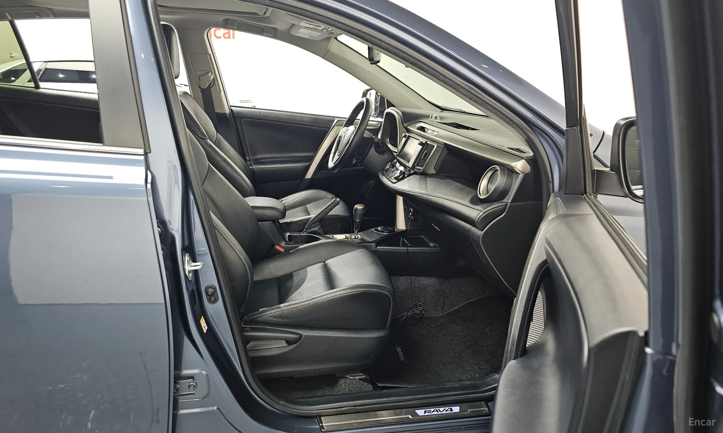 Toyota RAV4 превью 11
