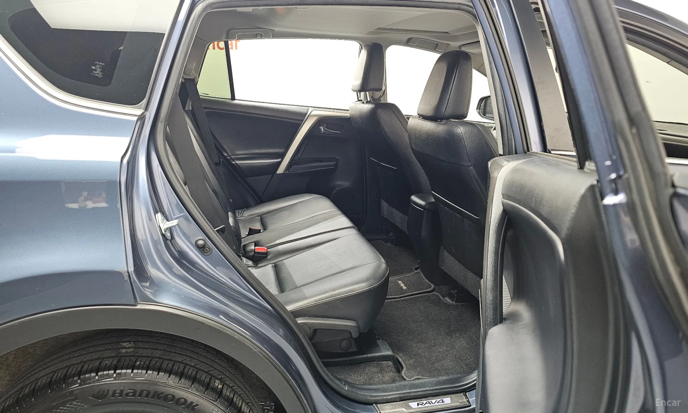 Toyota RAV4 превью 12