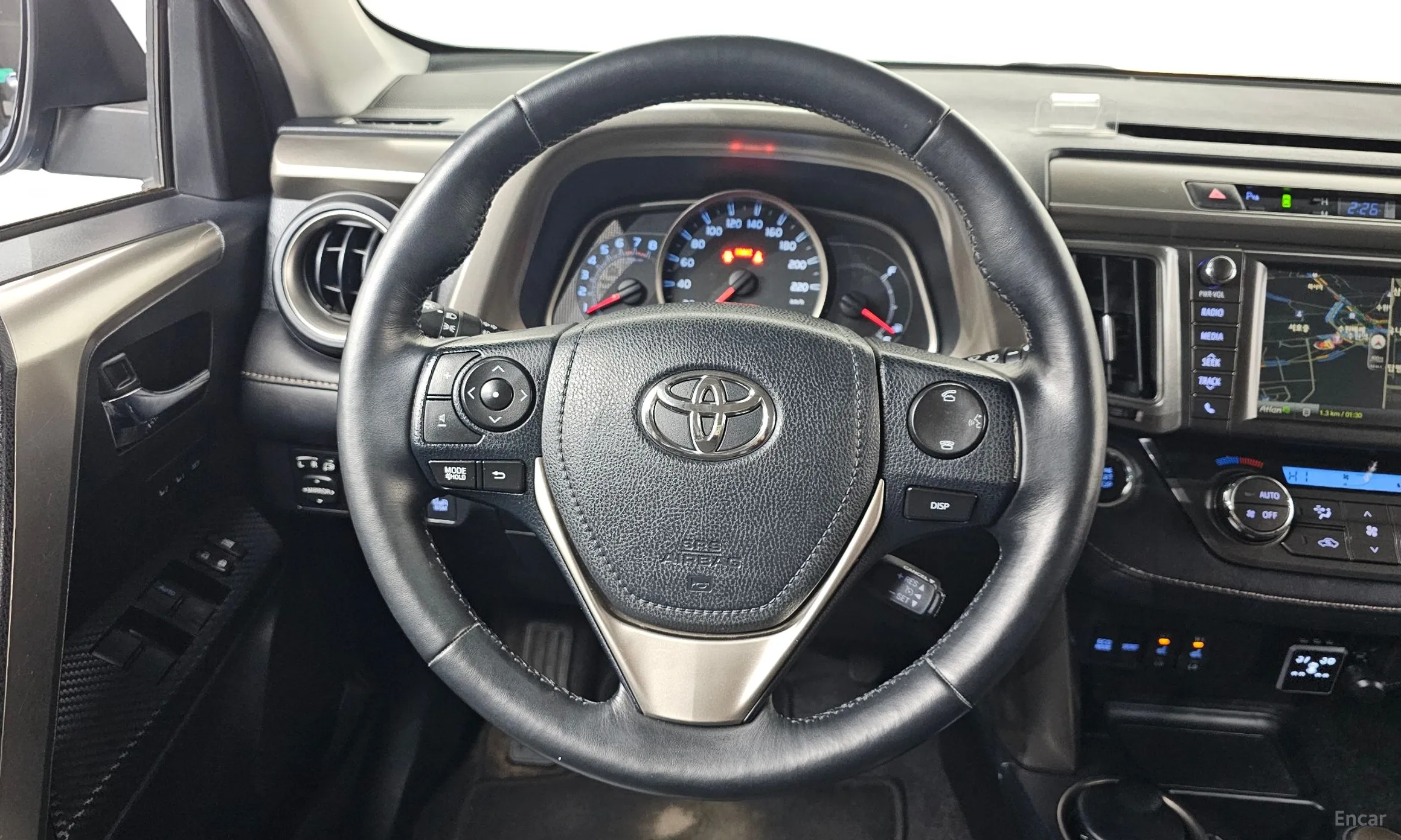 Toyota RAV4 превью 13