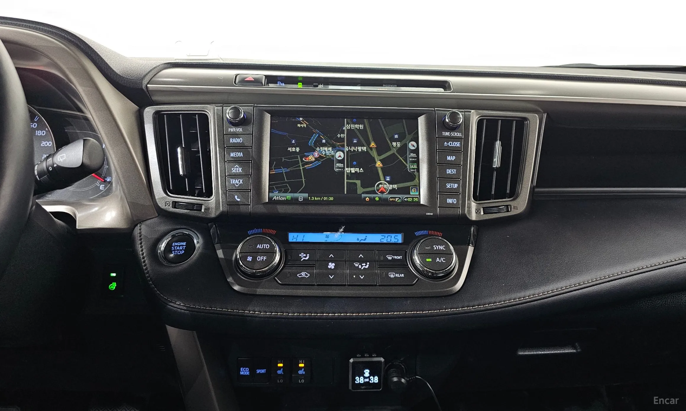 Toyota RAV4 превью 14