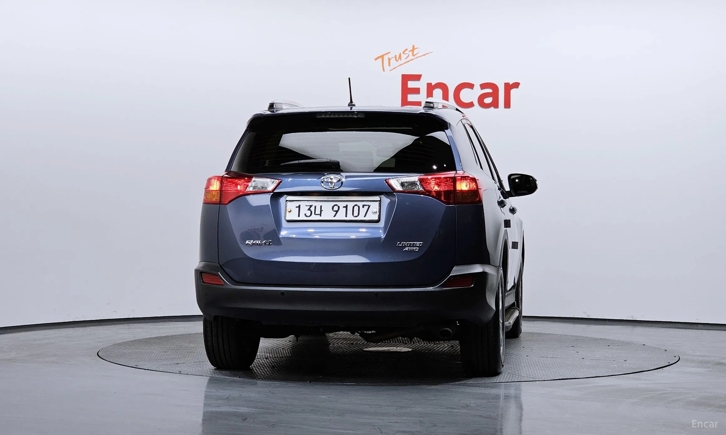 Toyota RAV4 превью 4