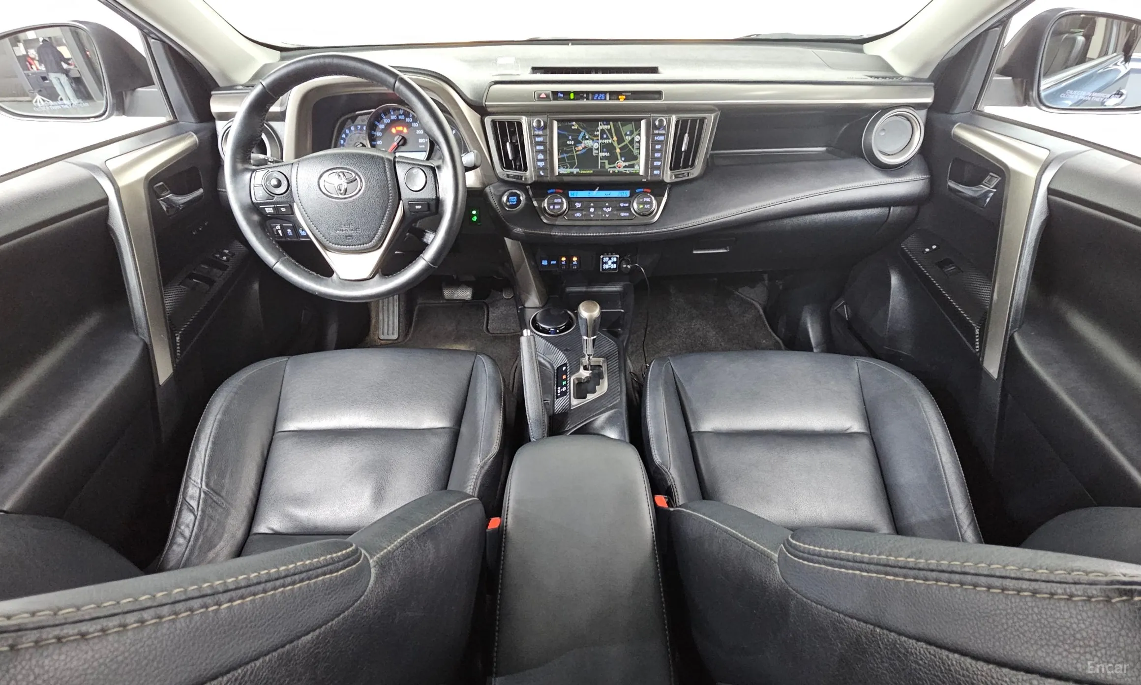 Toyota RAV4 превью 7