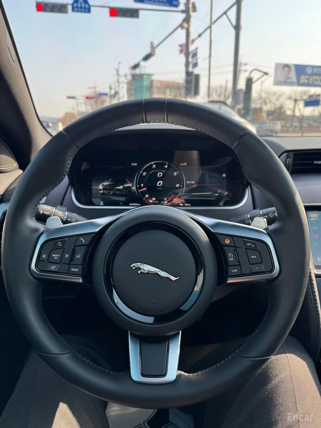 Jaguar F-TYPE превью 10