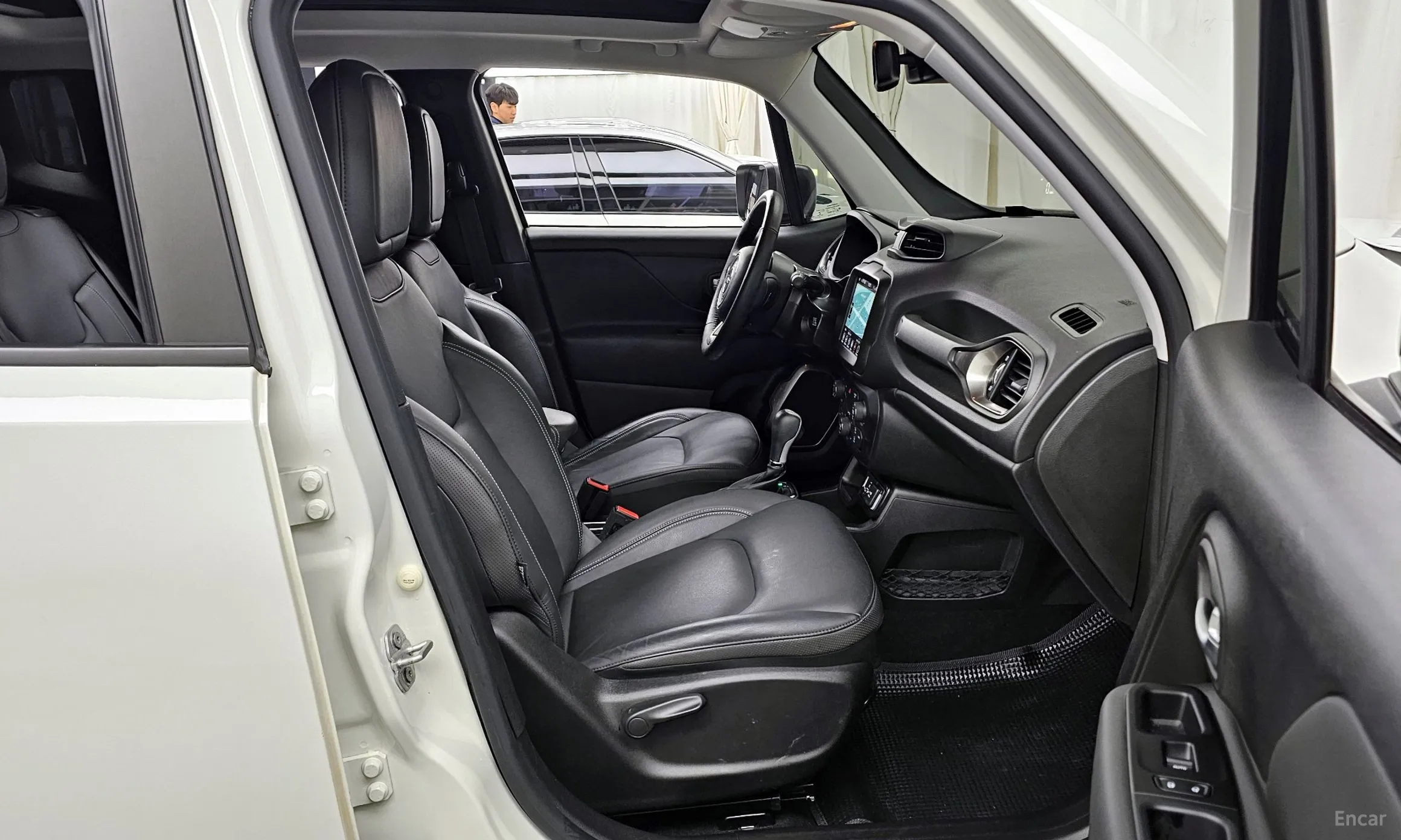 Jeep Renegade превью 11