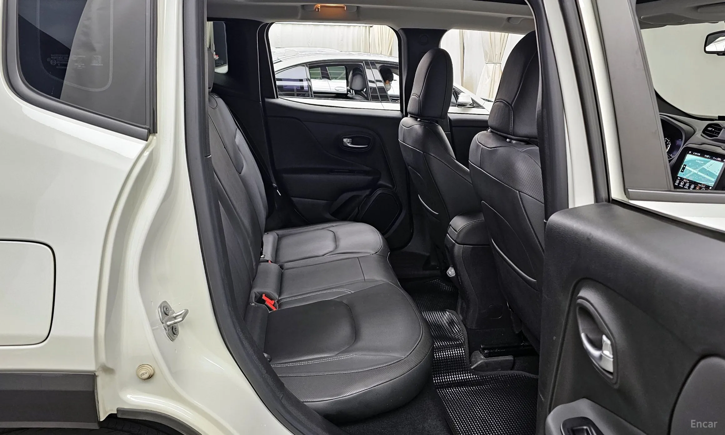Jeep Renegade превью 12