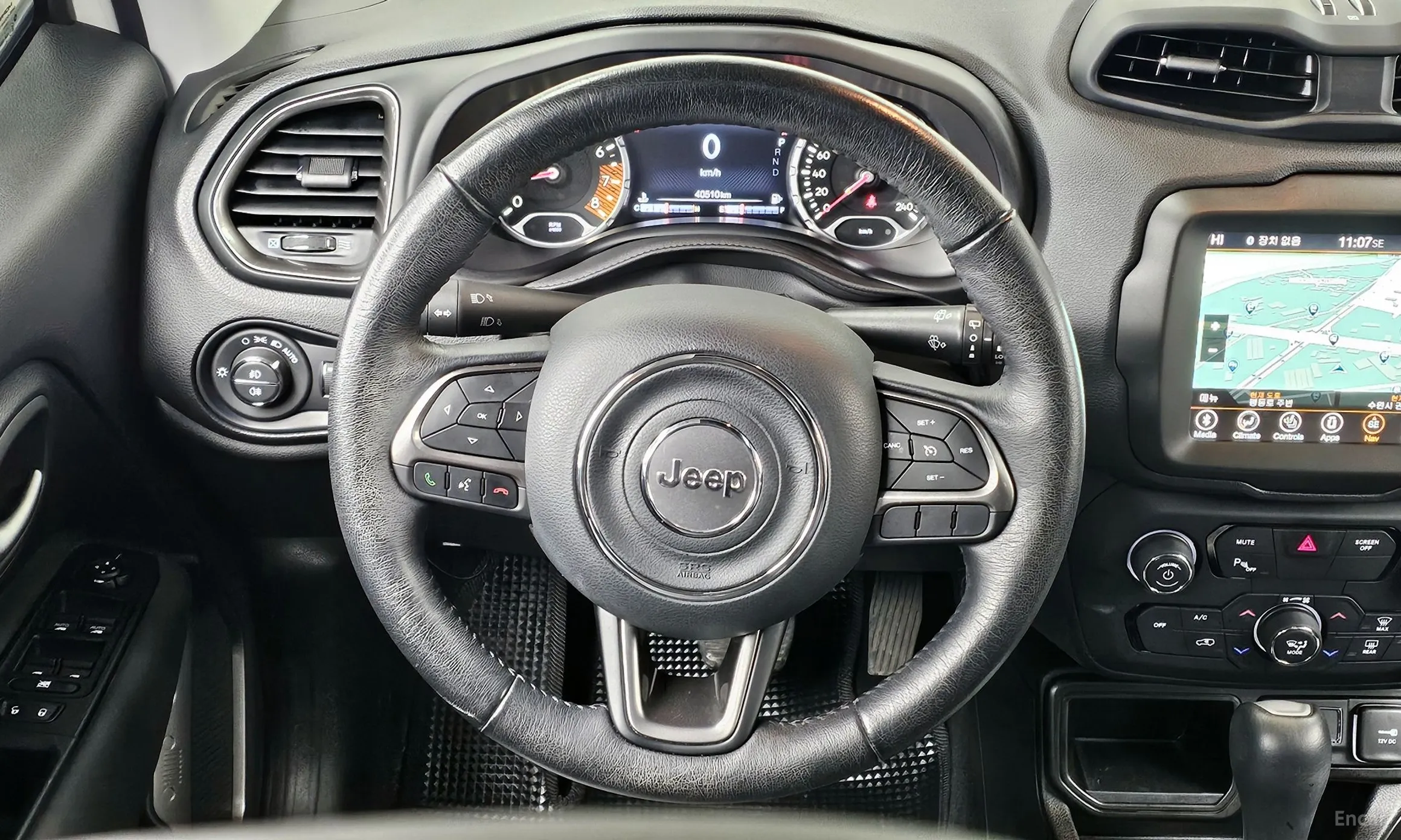 Jeep Renegade превью 13