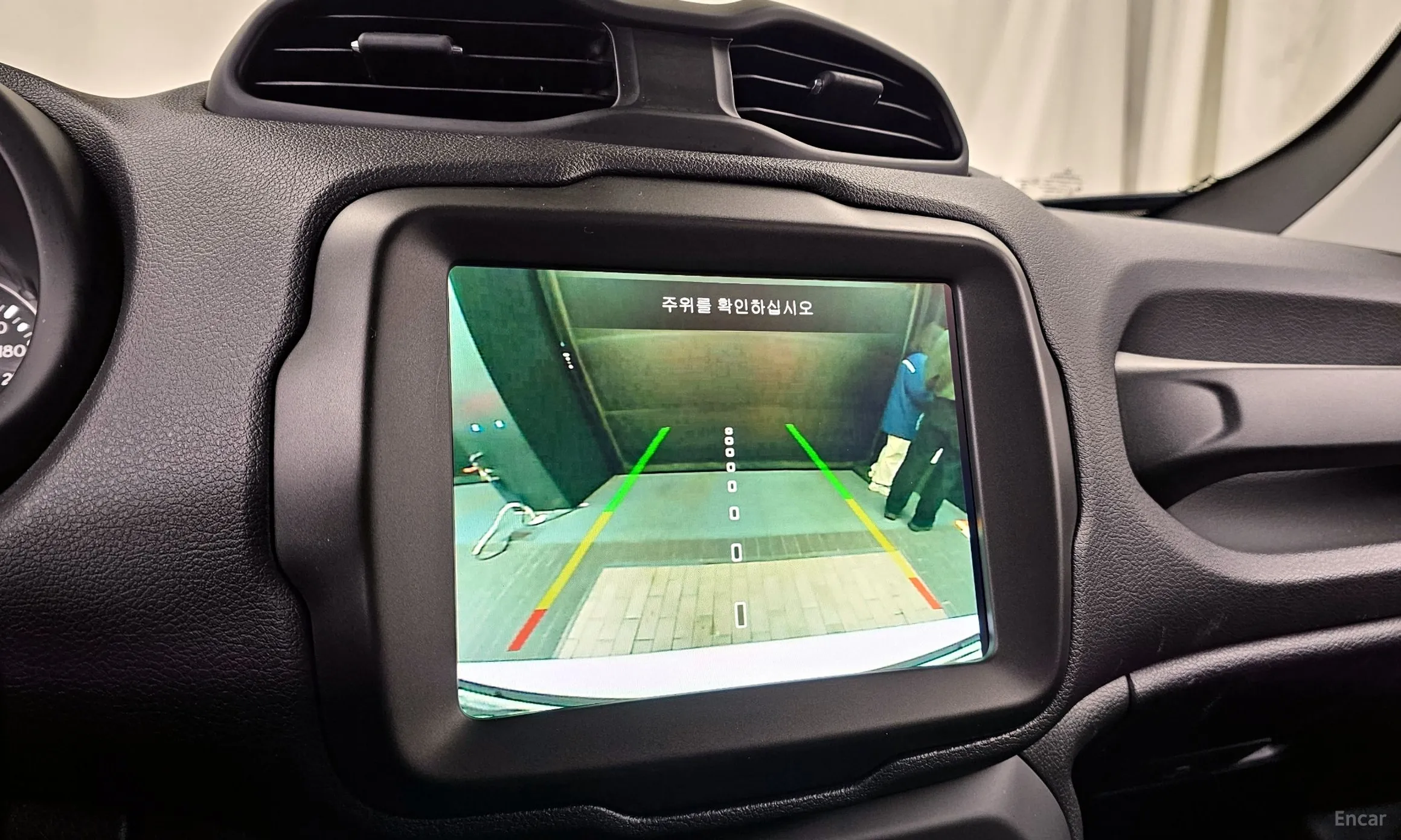 Jeep Renegade превью 15