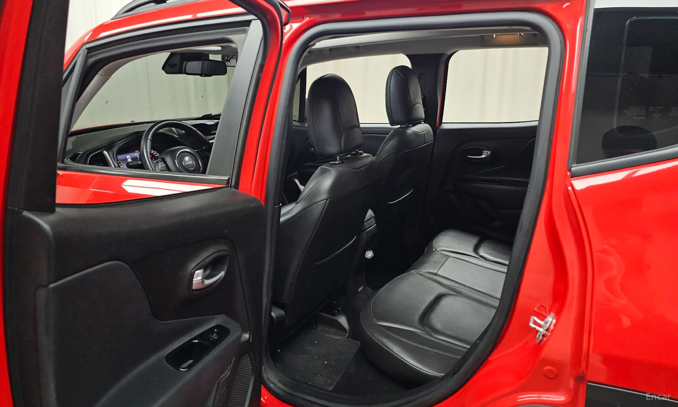 Jeep Renegade превью 12
