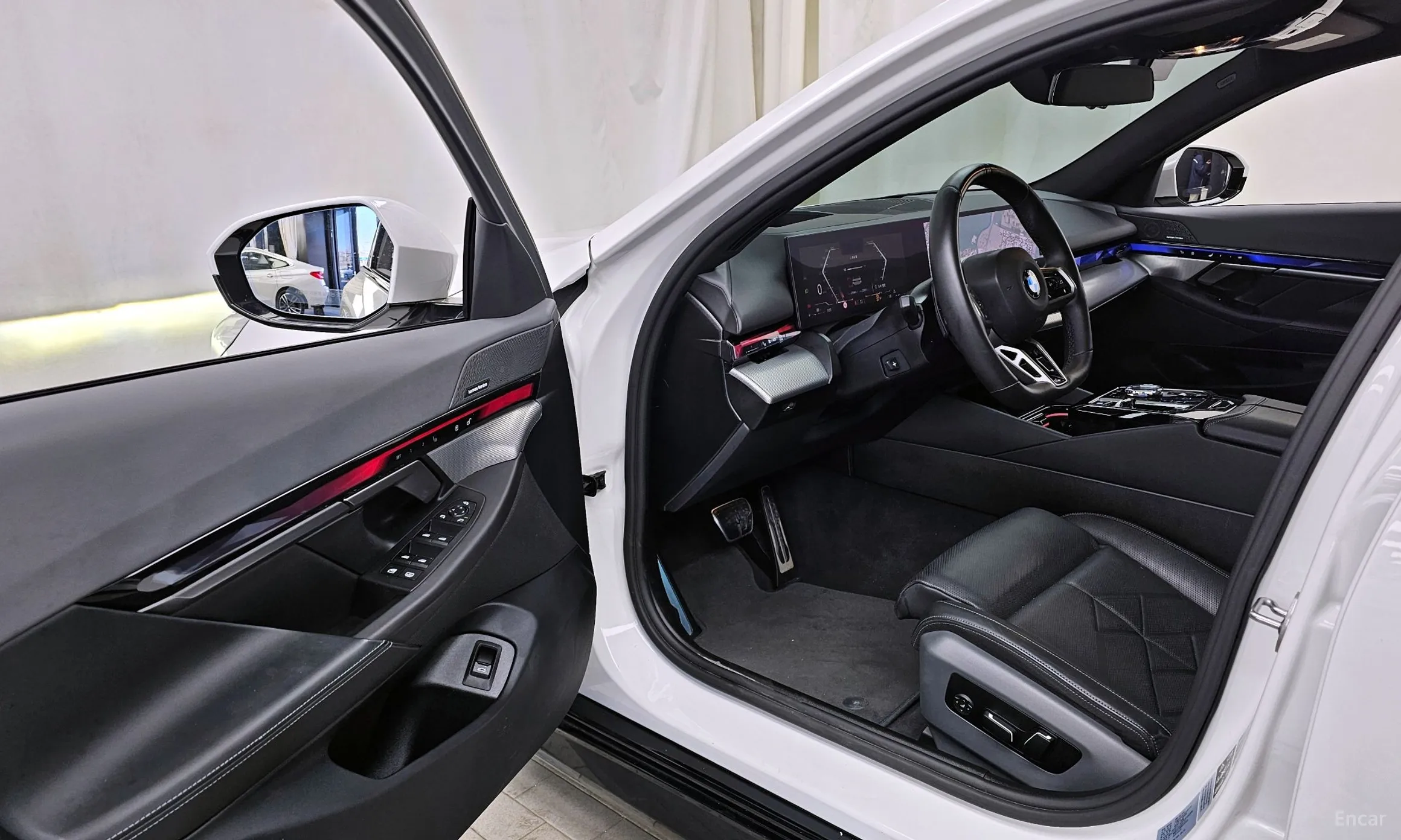 BMW 5 Series (G60) превью 10