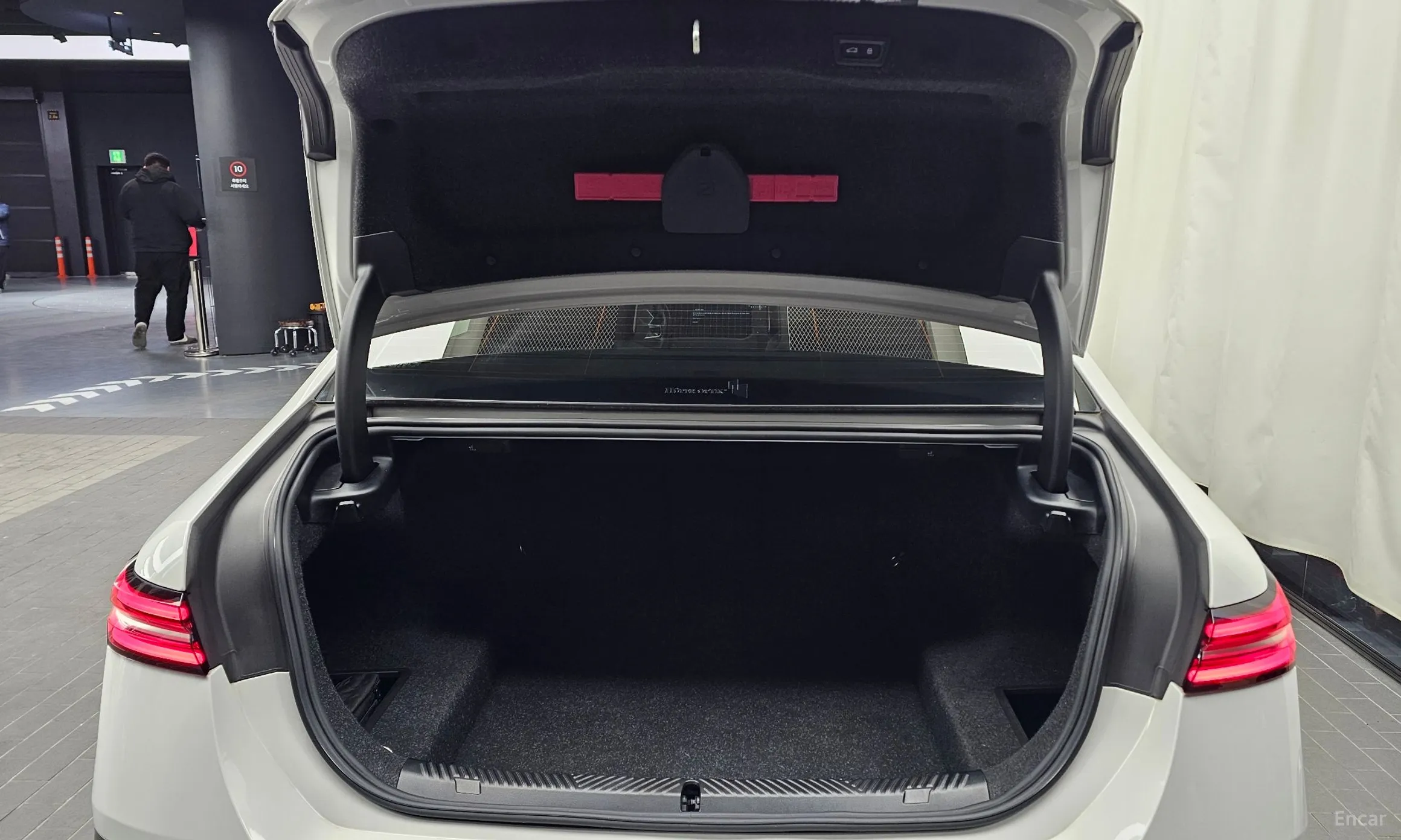 BMW 5 Series (G60) превью 20