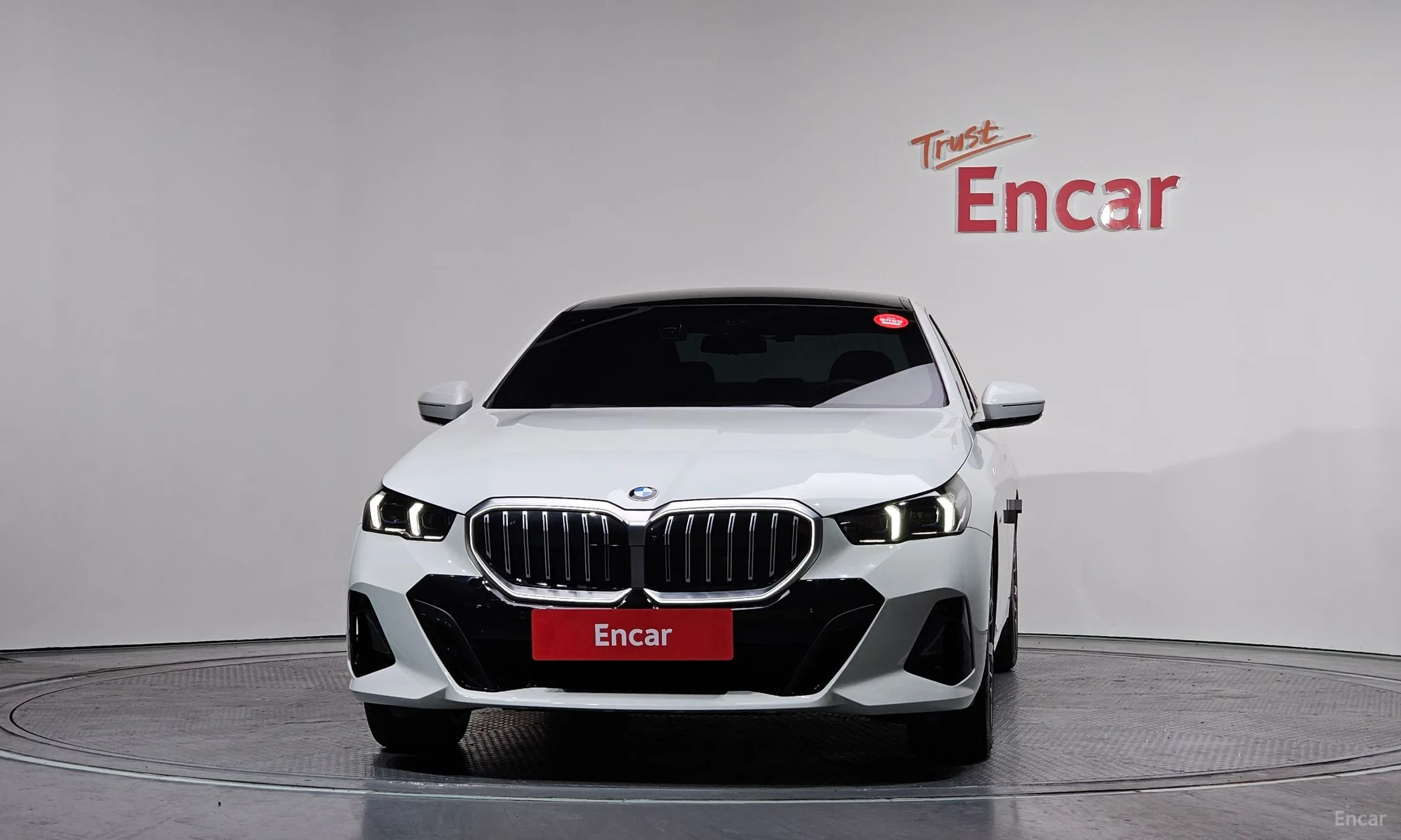 BMW 5 Series (G60) превью 3