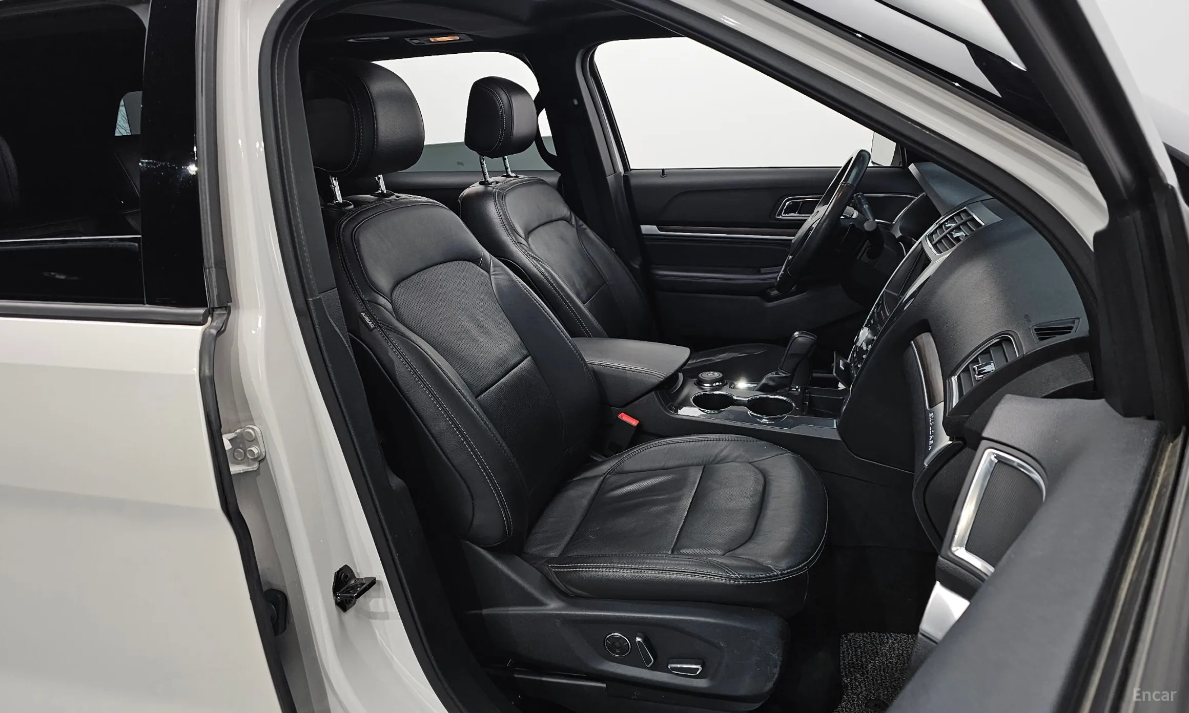 Ford Explorer превью 10