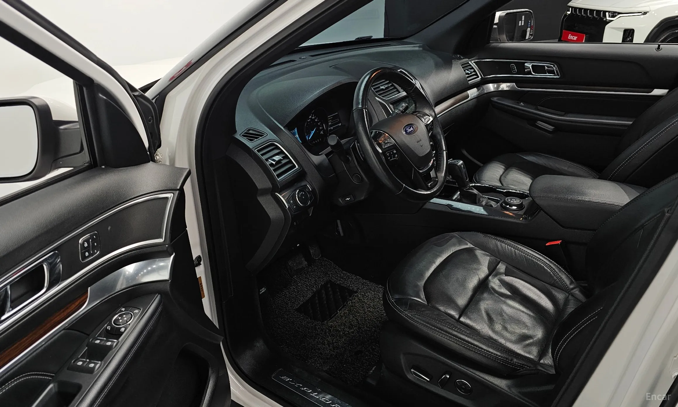 Ford Explorer превью 11