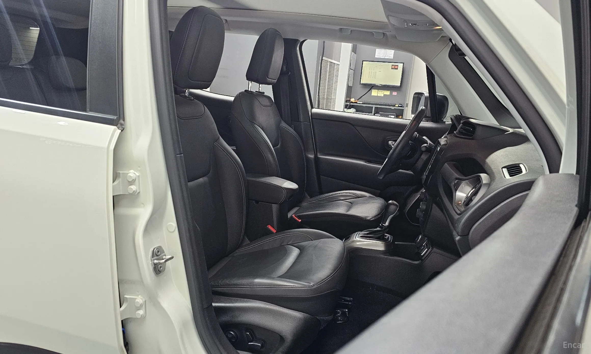 Jeep Renegade превью 10