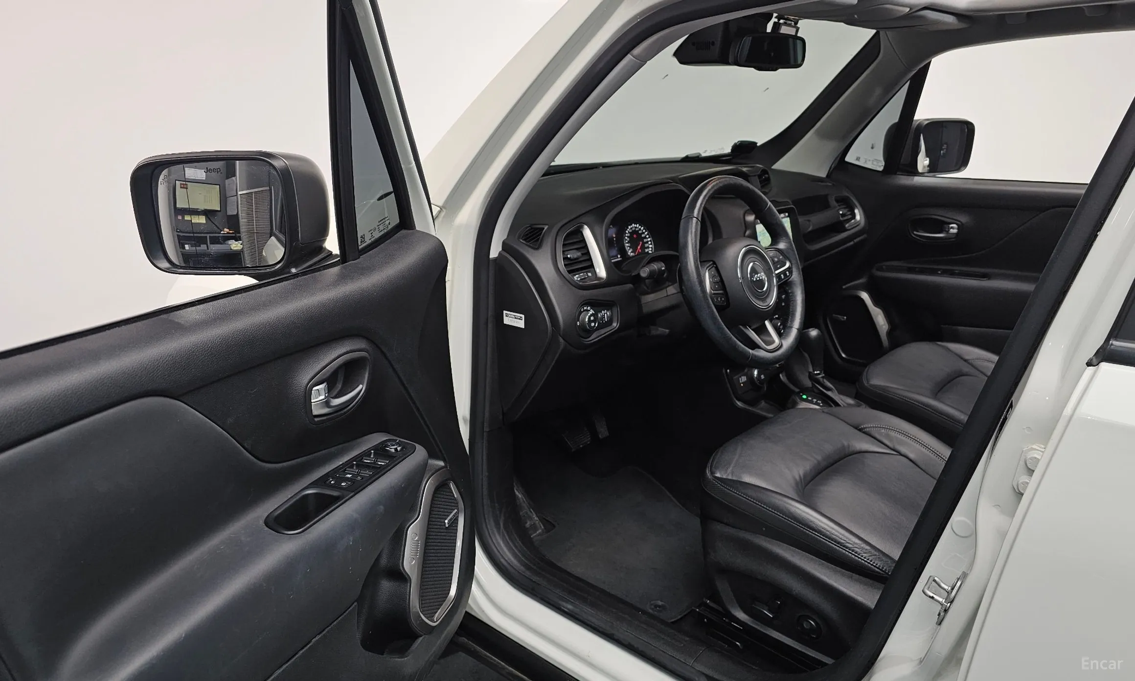 Jeep Renegade превью 11