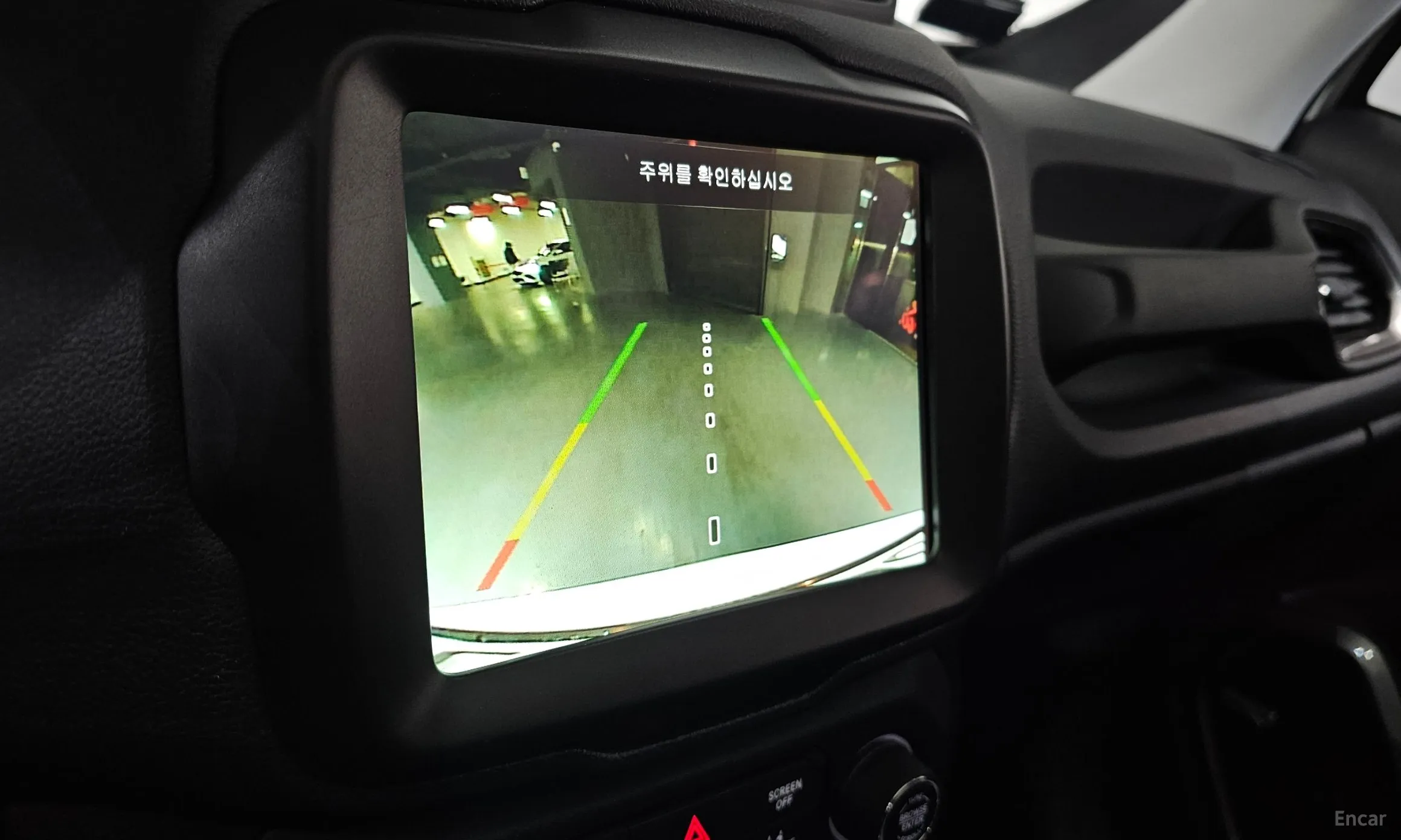 Jeep Renegade превью 15