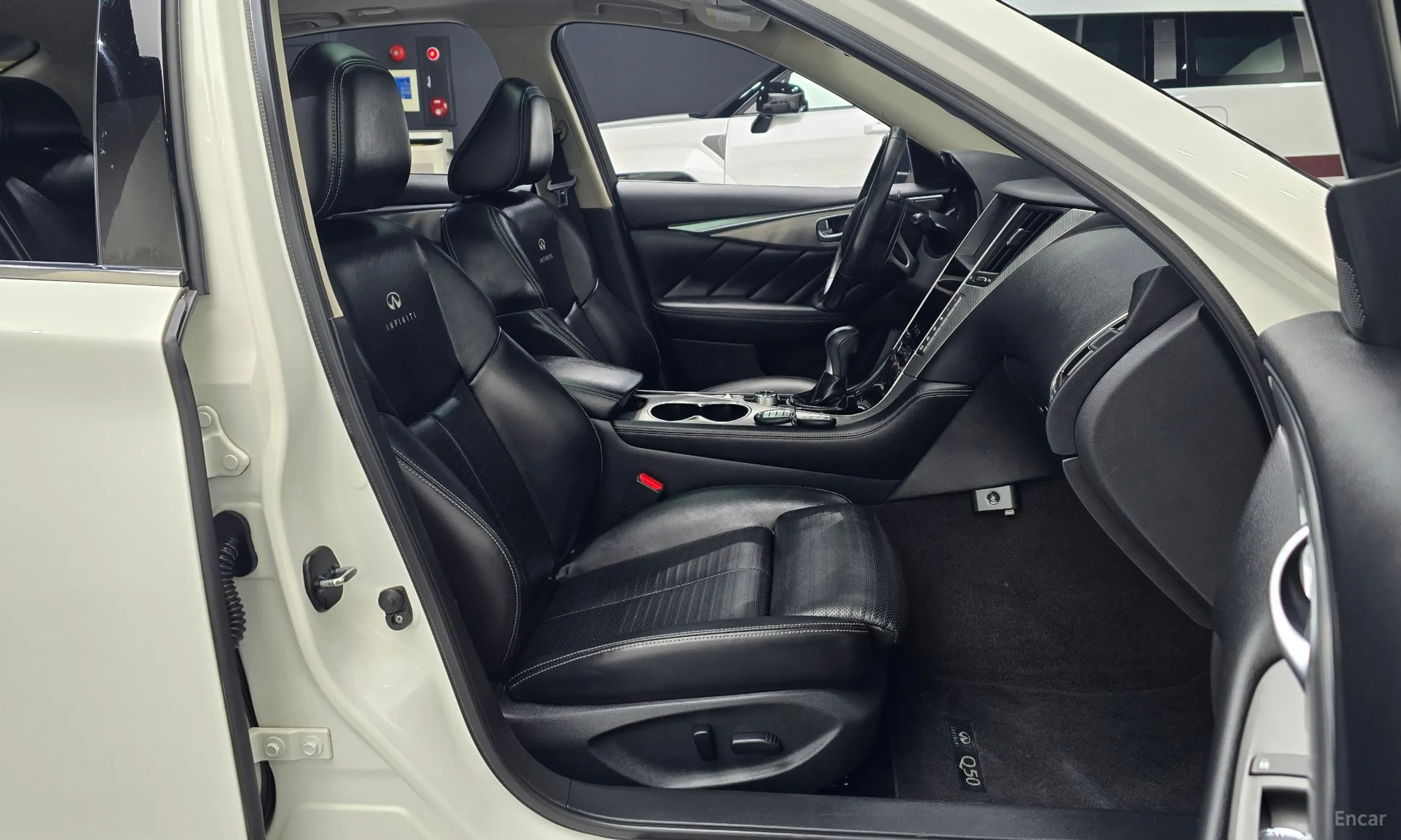 Infiniti Q50 превью 10