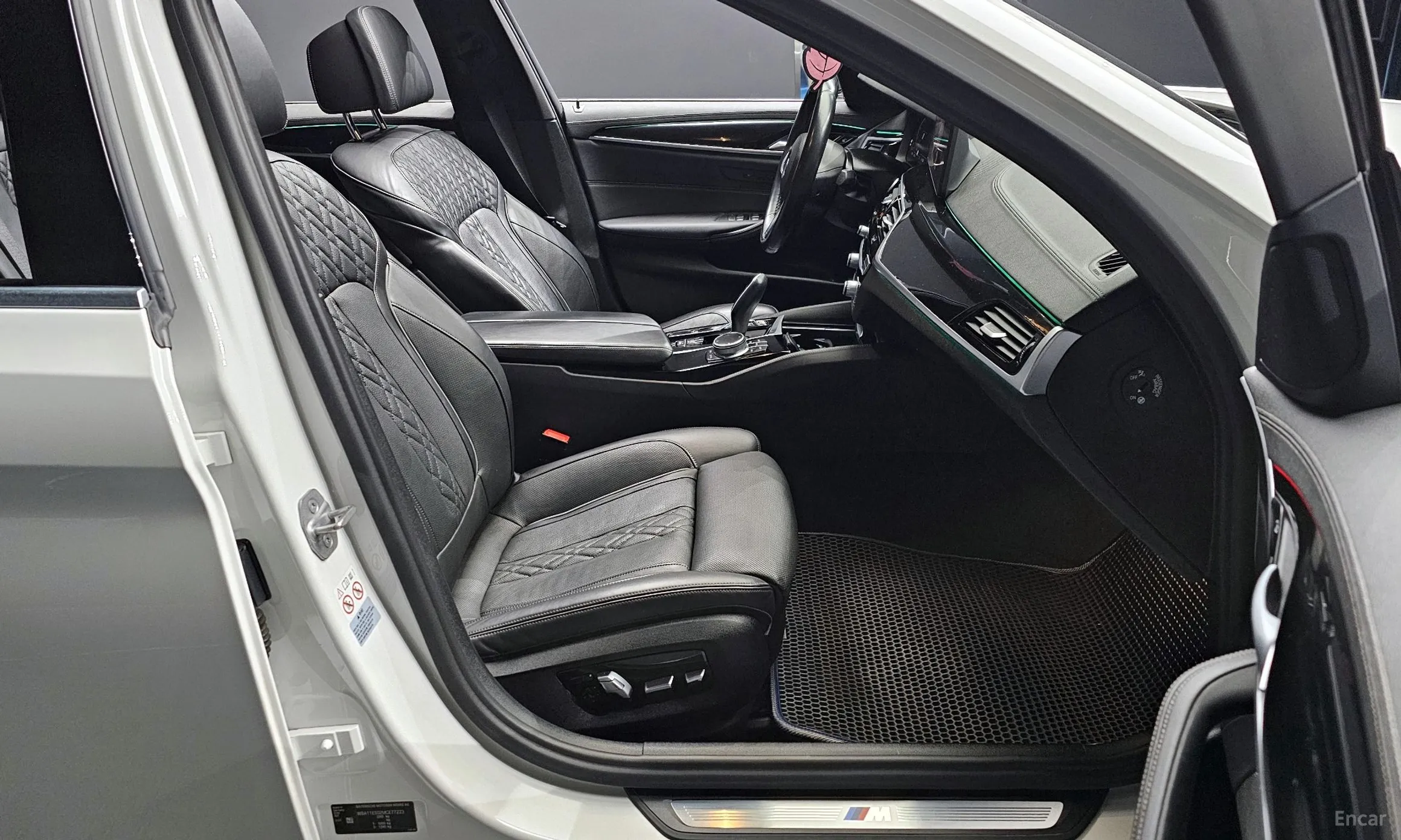 BMW 5 Series (G30) превью 10