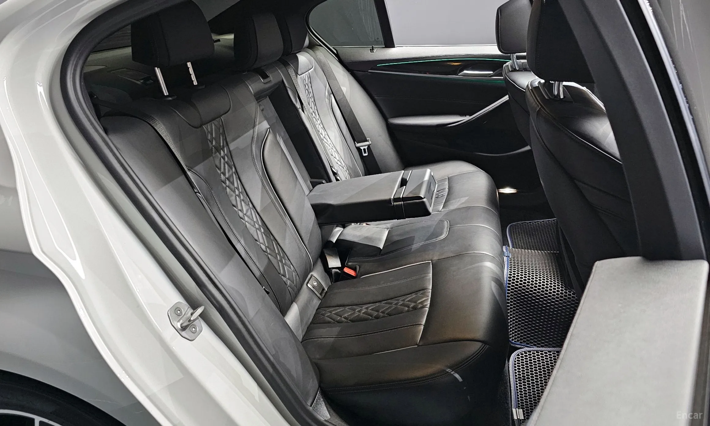 BMW 5 Series (G30) превью 12