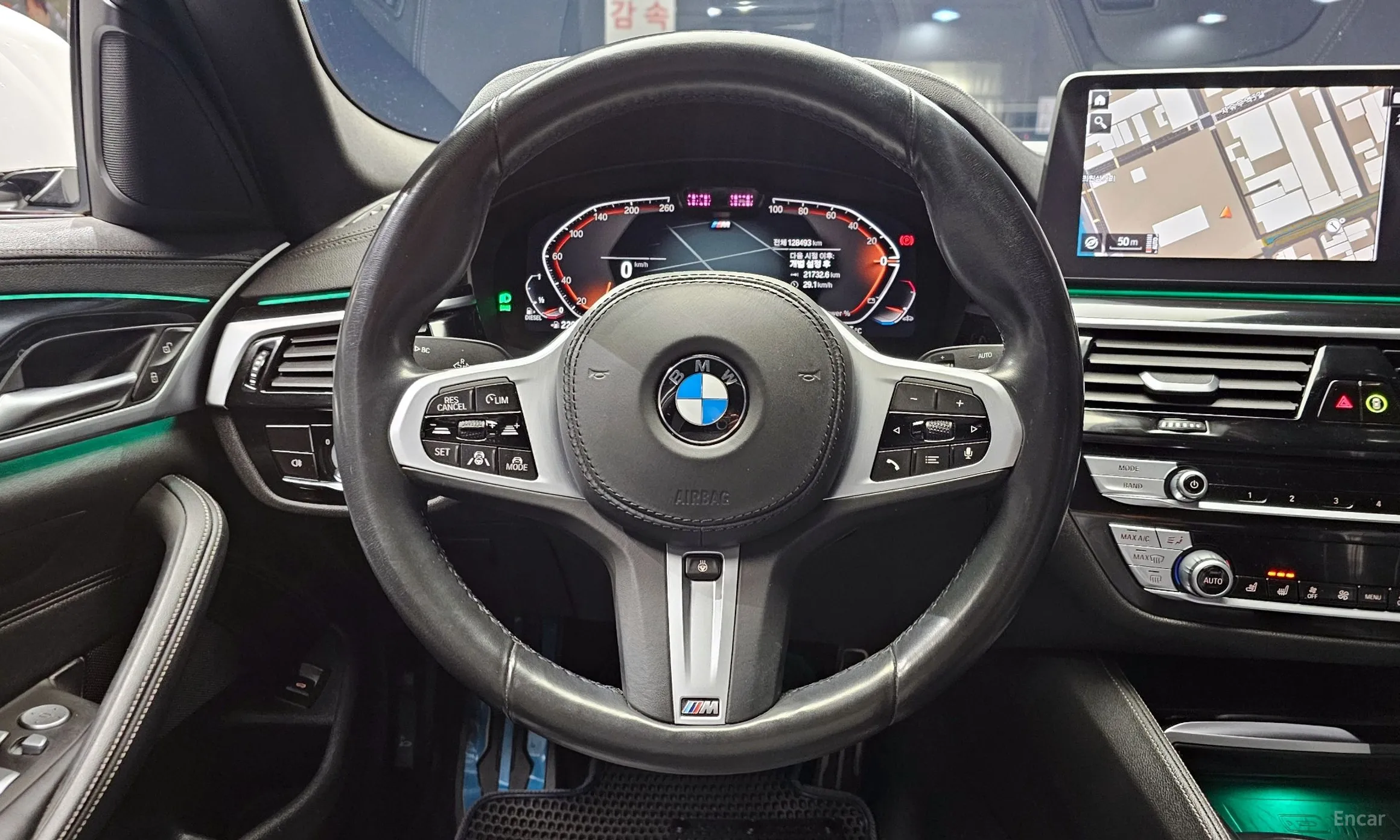 BMW 5 Series (G30) превью 13