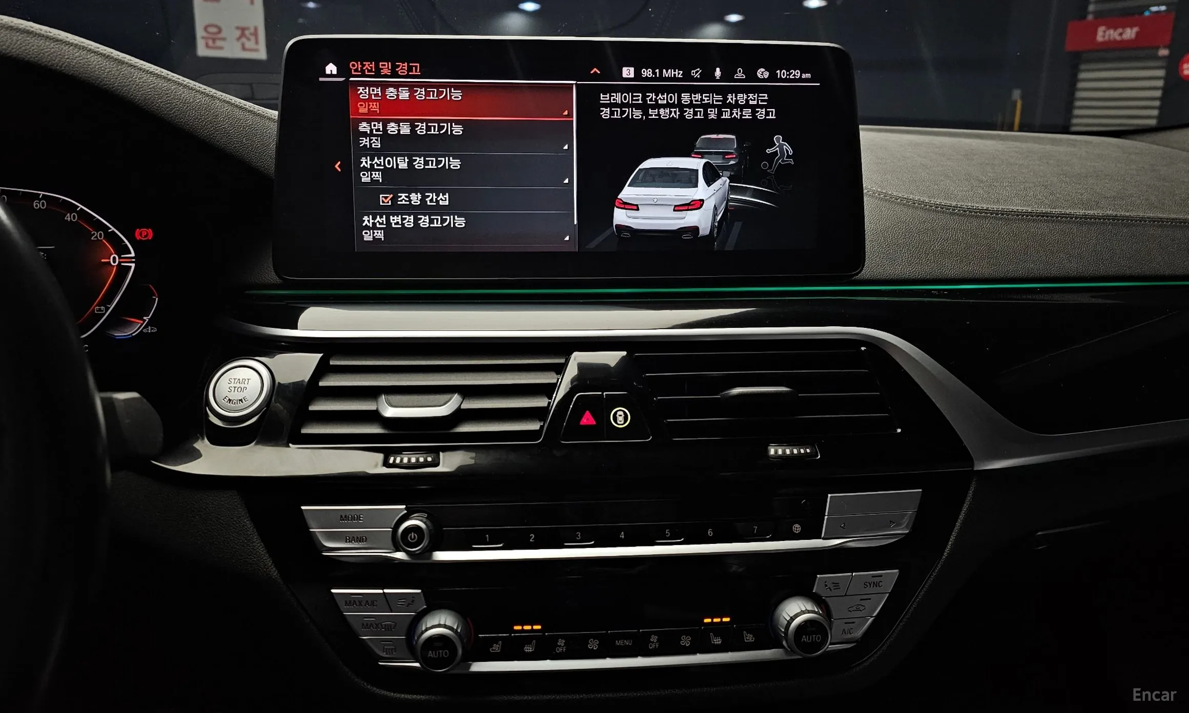 BMW 5 Series (G30) превью 14