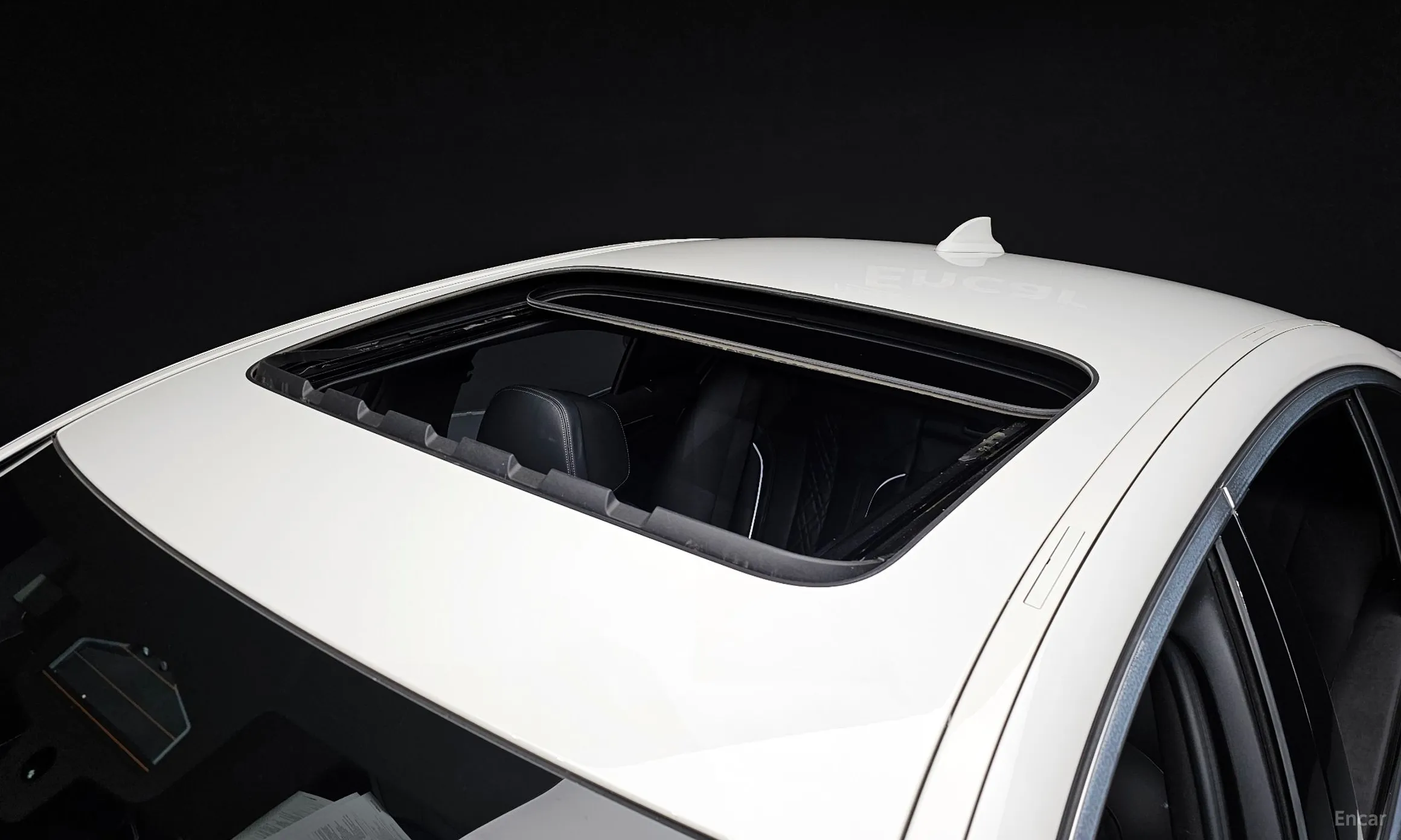 BMW 5 Series (G30) превью 19