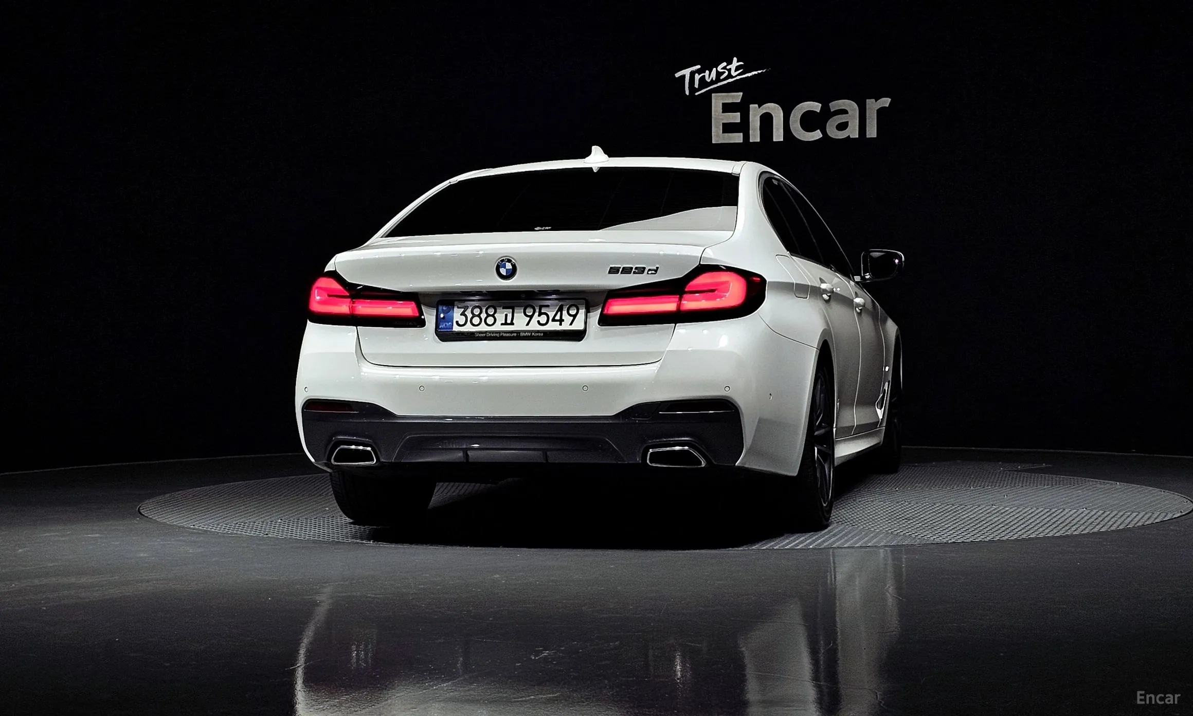 BMW 5 Series (G30) превью 4