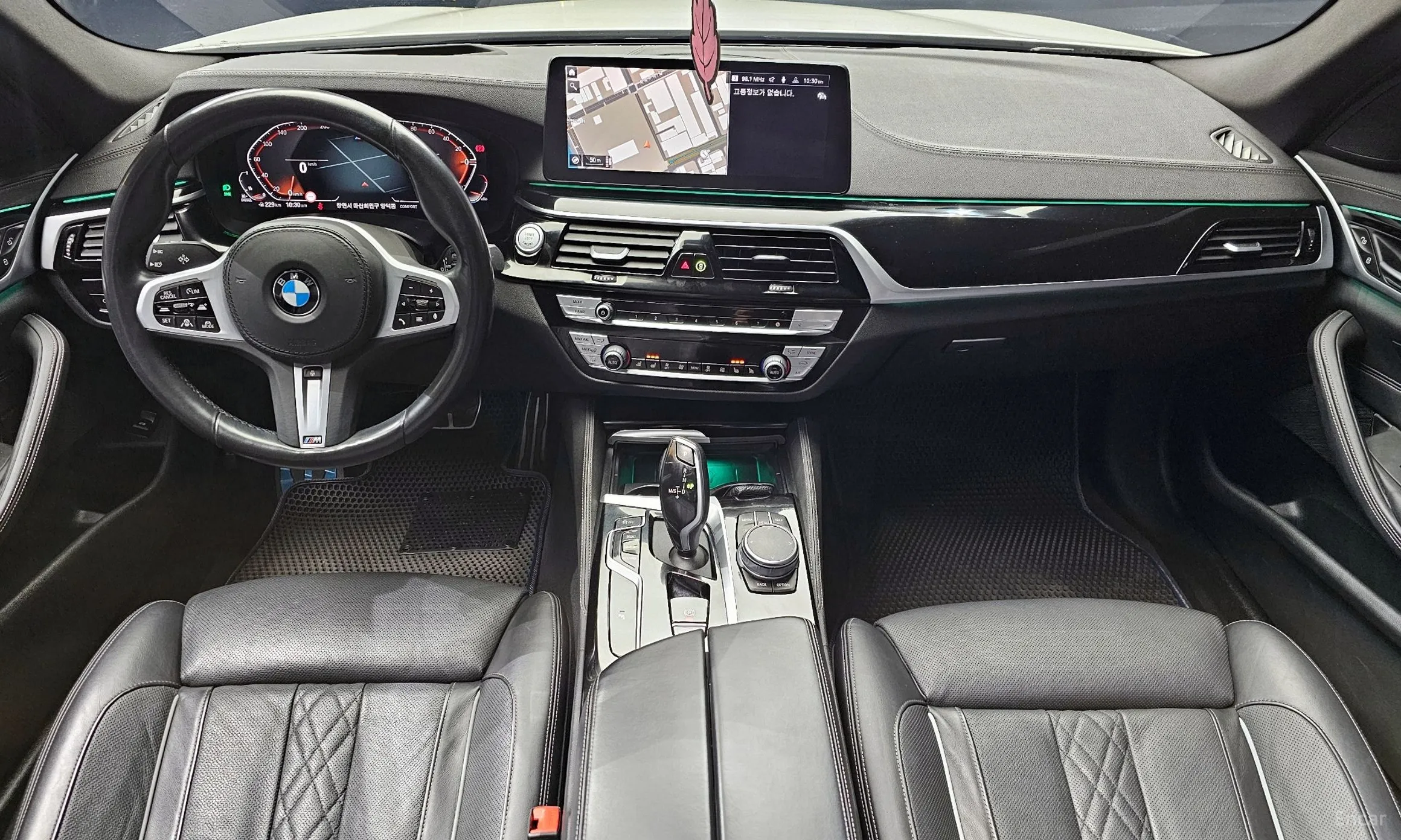 BMW 5 Series (G30) превью 7