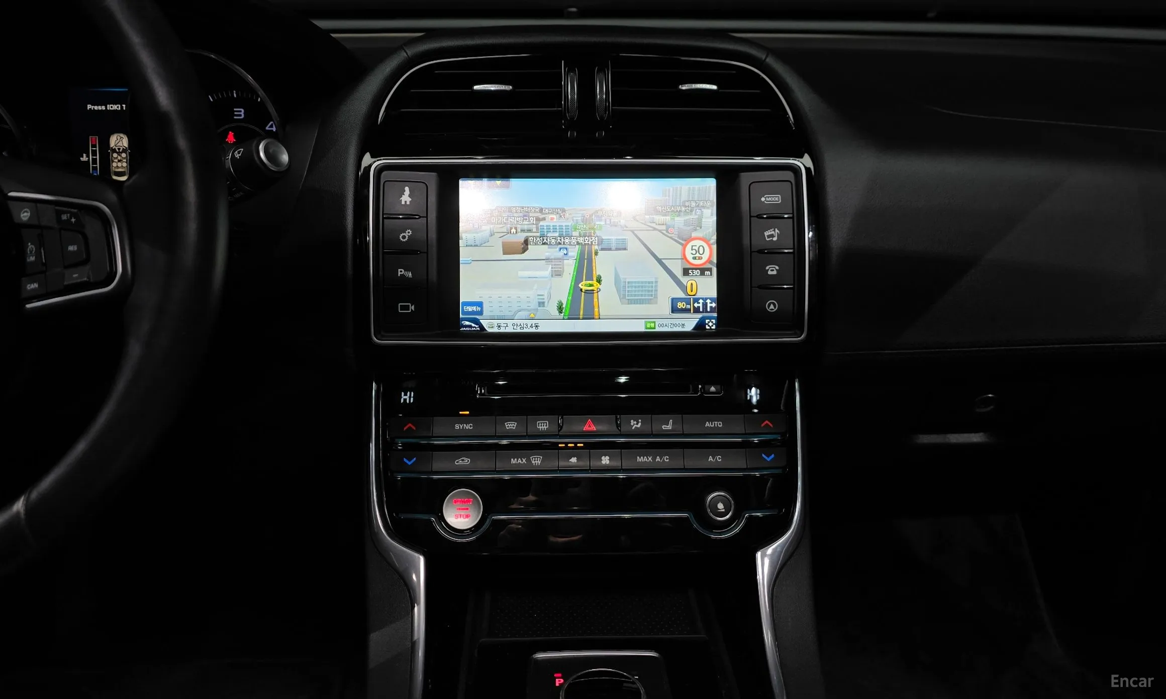 Jaguar XE превью 15