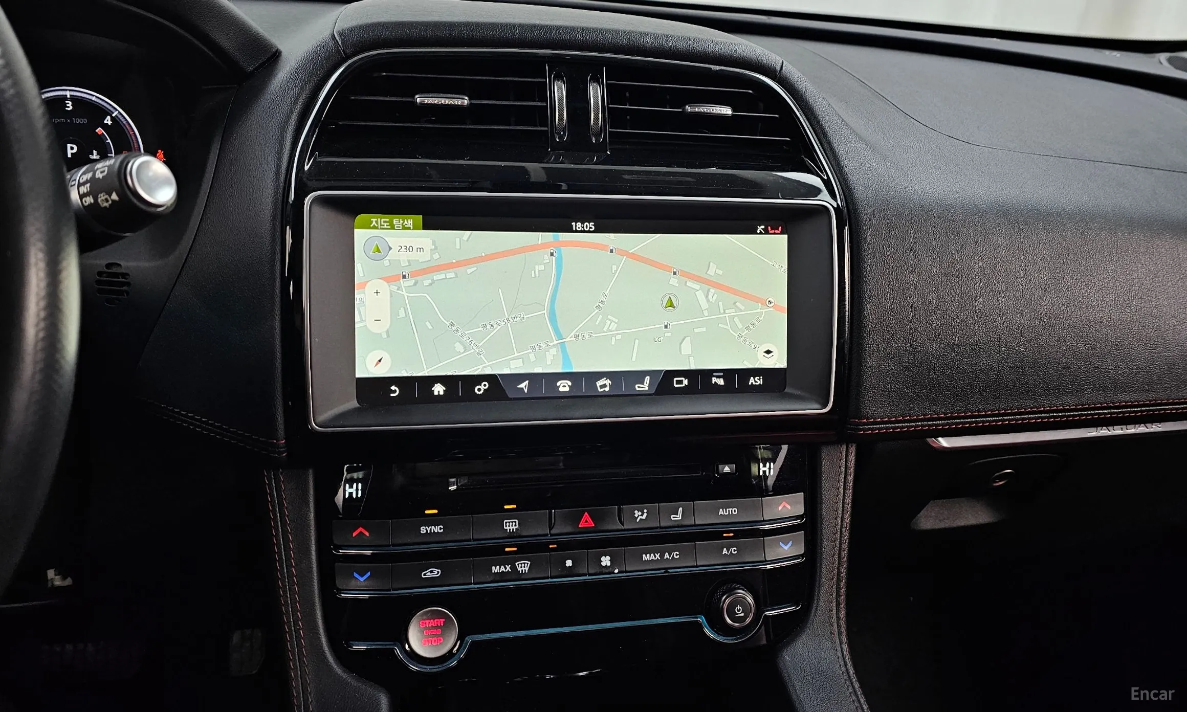 Jaguar F-PACE превью 14