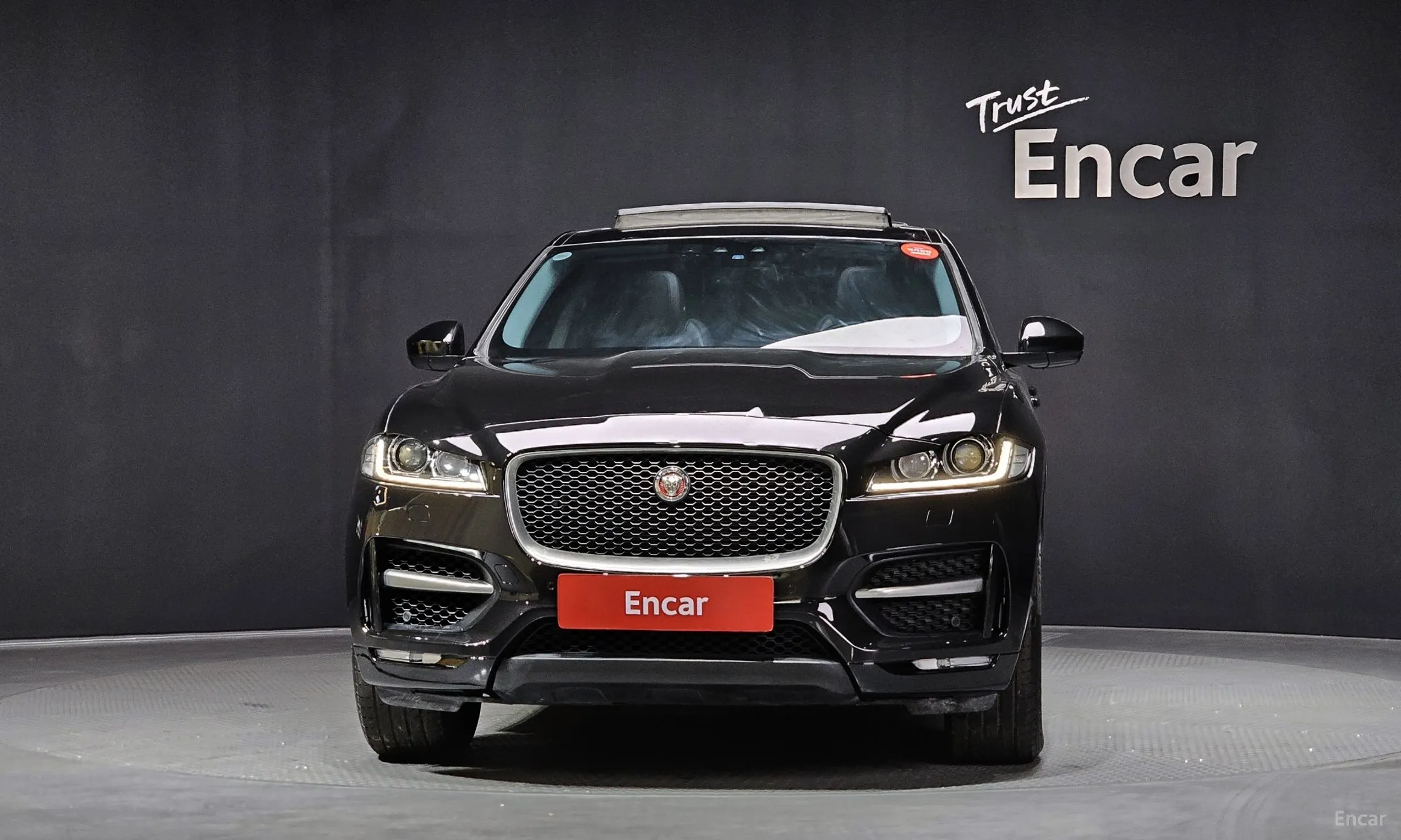 Jaguar F-PACE превью 3