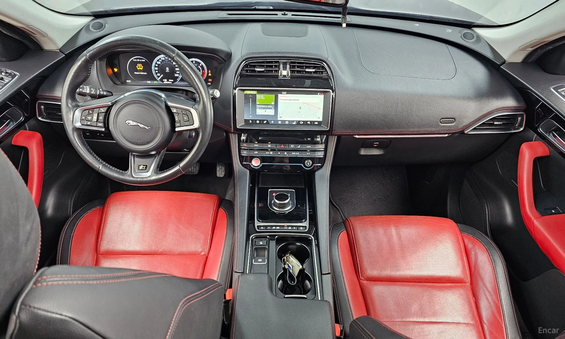 Jaguar F-PACE превью 7