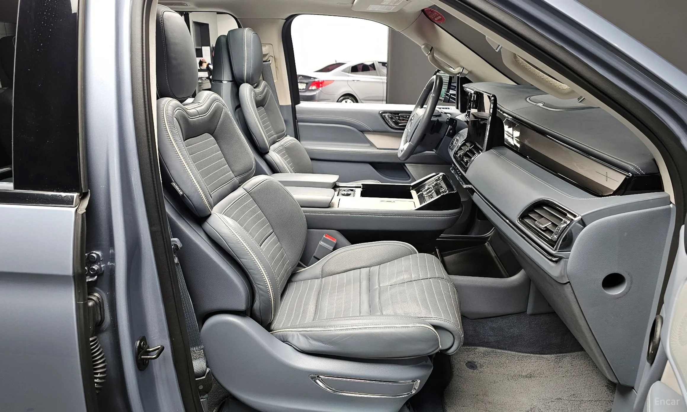 Lincoln Navigator 4th generation превью 10