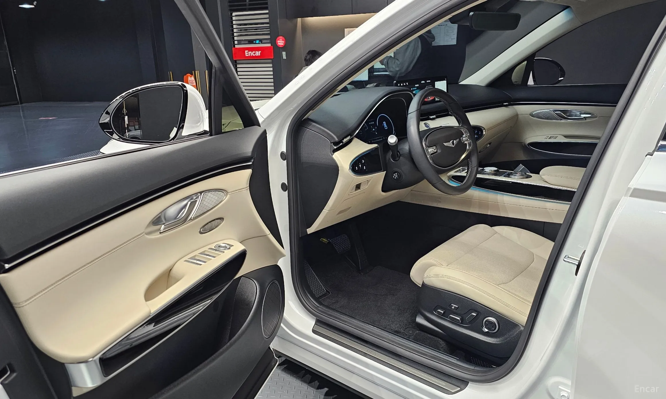 Genesis GV70 превью 11