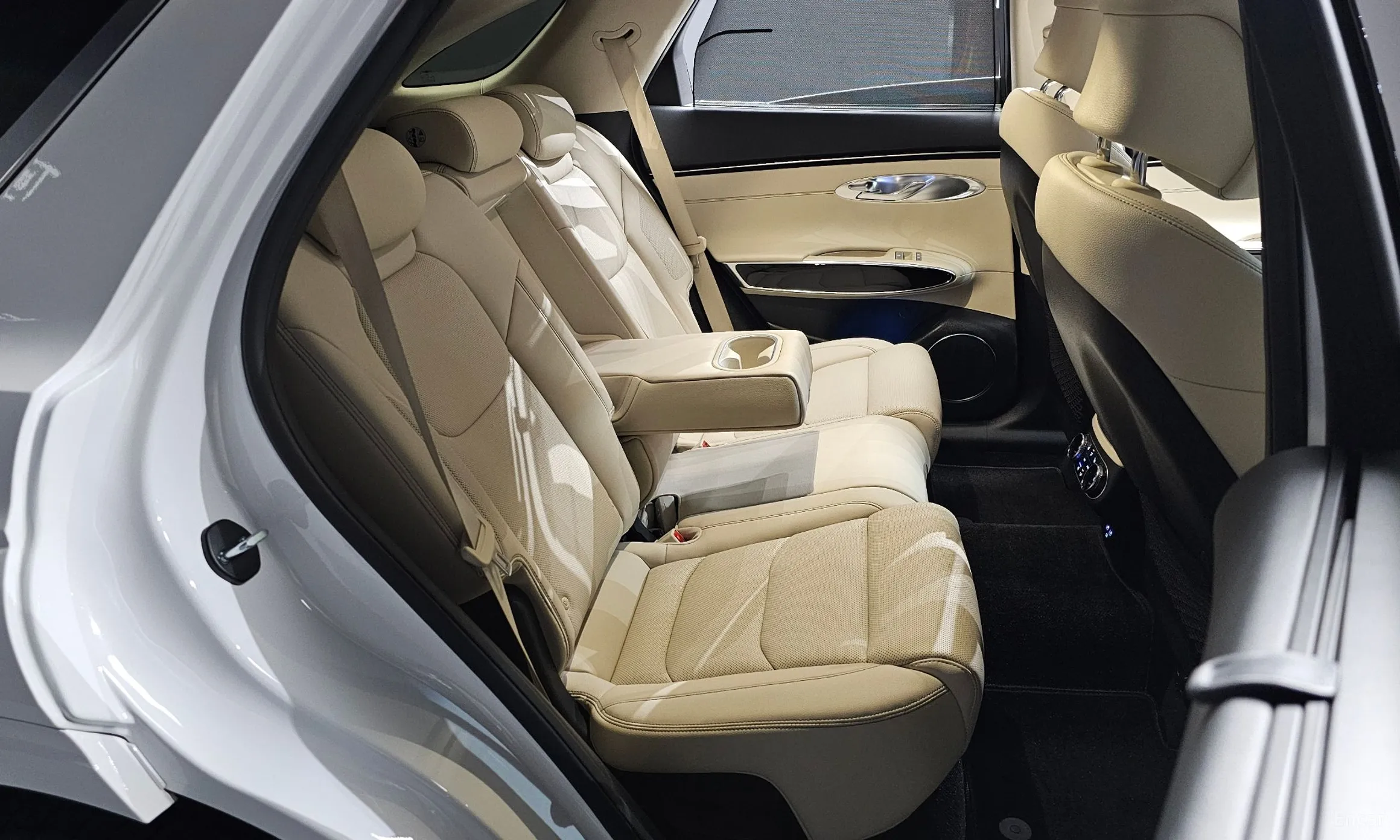 Genesis GV70 превью 12