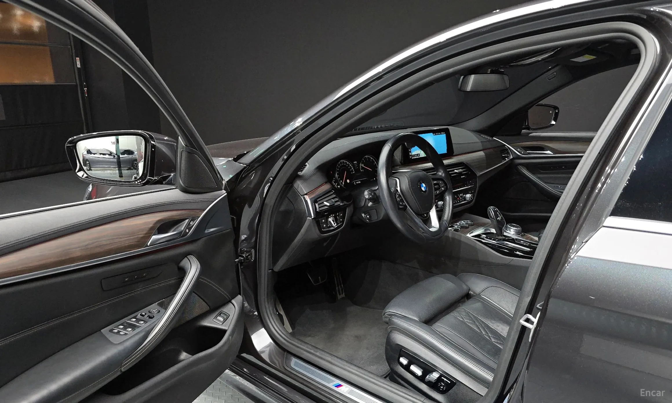 BMW 5 Series (G30) превью 10